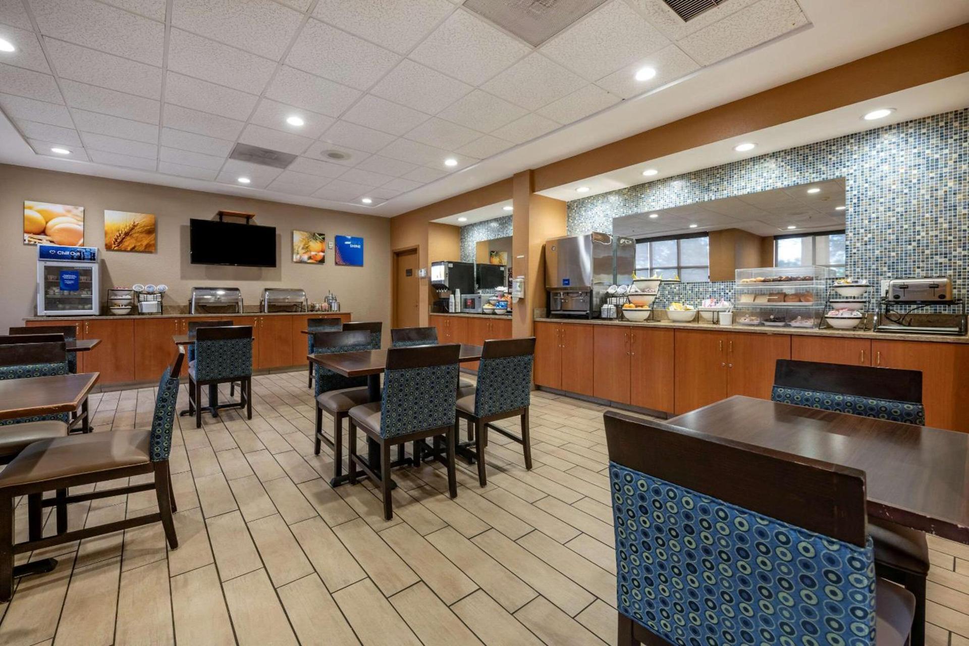 Comfort Inn & Suites Orlando North photo 41