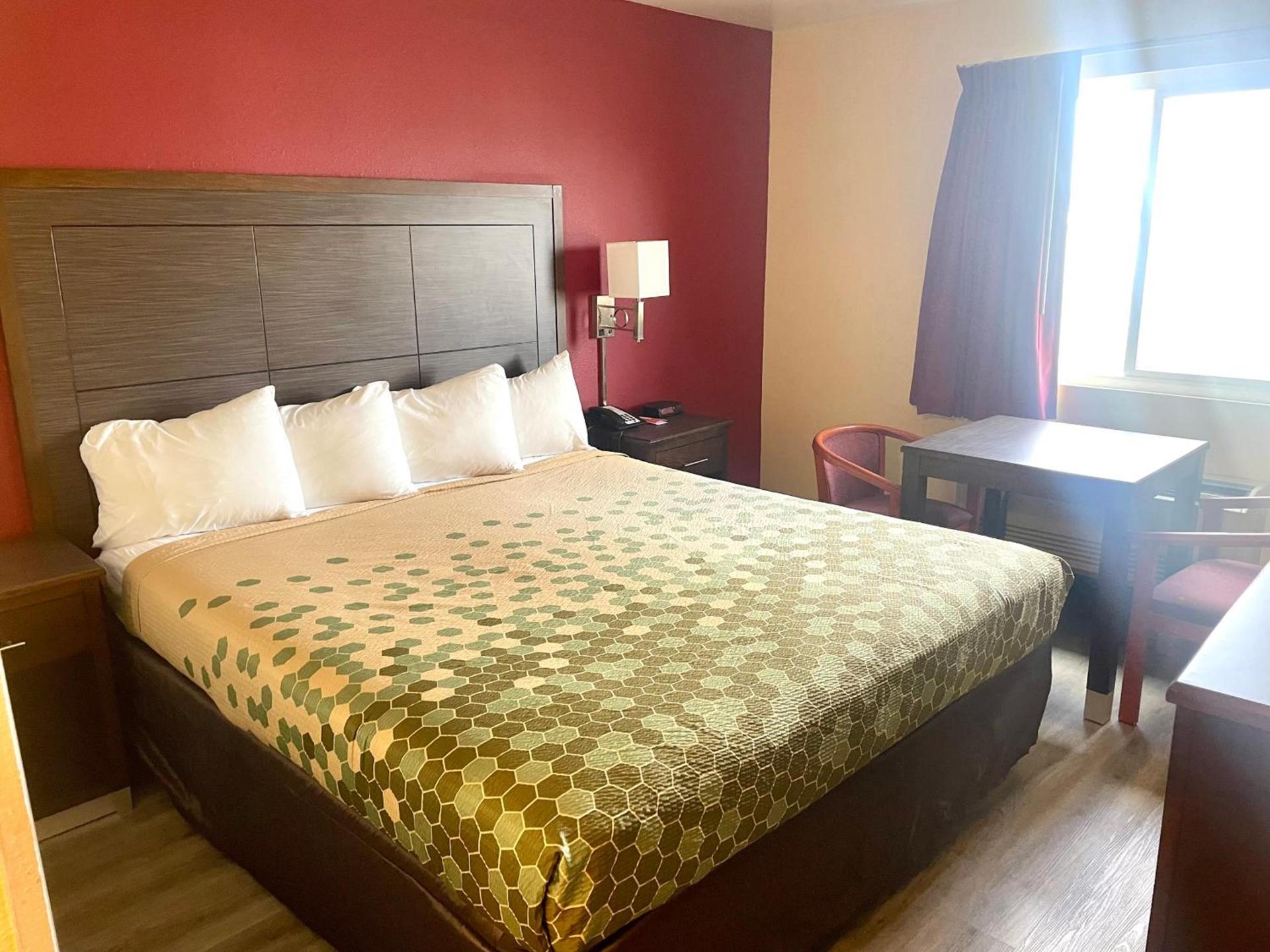 Econo Lodge Inn & Suites Corning Travel Center photo 3