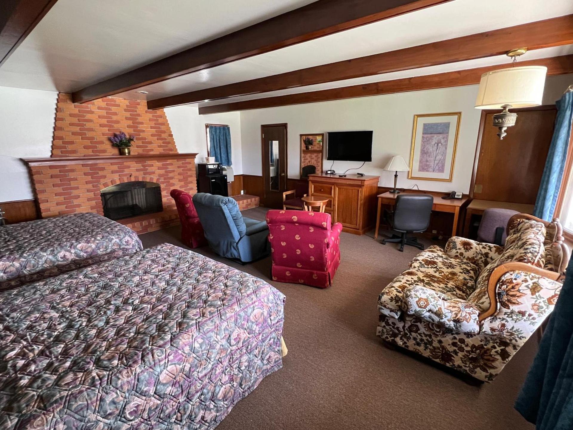 Spinning Wheel Motel photo 35