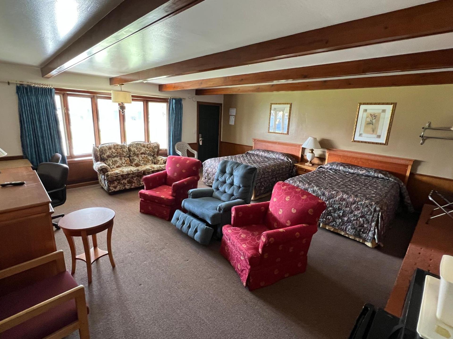 Spinning Wheel Motel photo 37