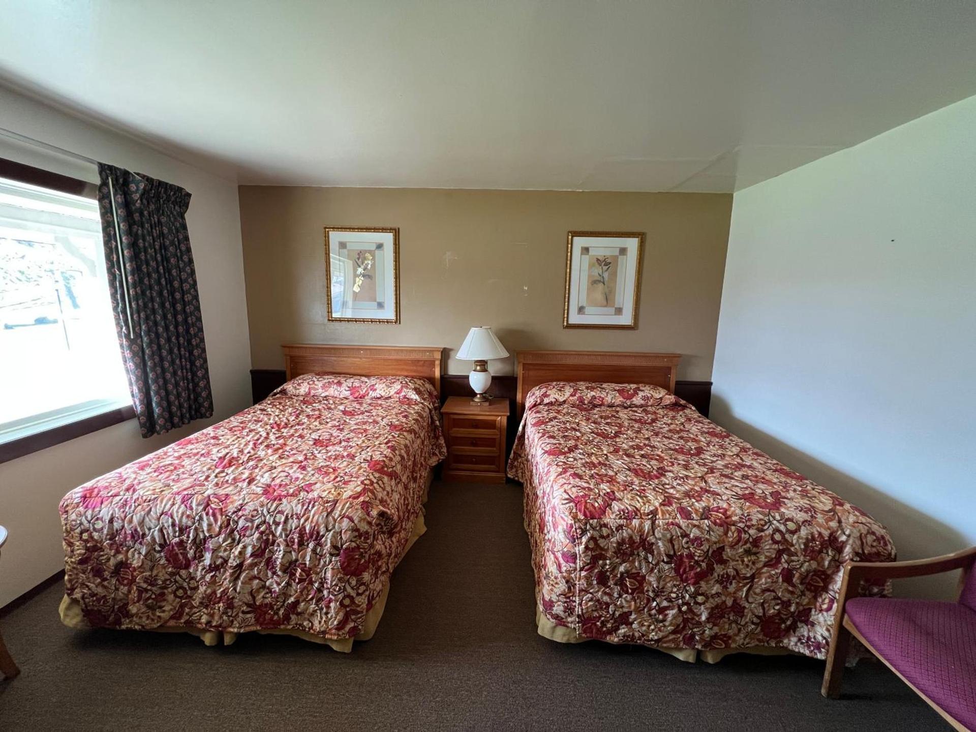 Spinning Wheel Motel photo 38