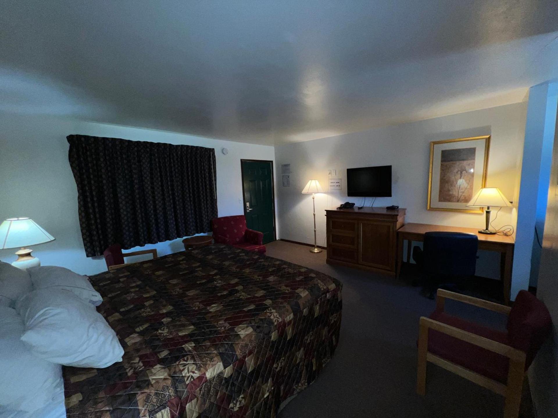 Spinning Wheel Motel photo 2
