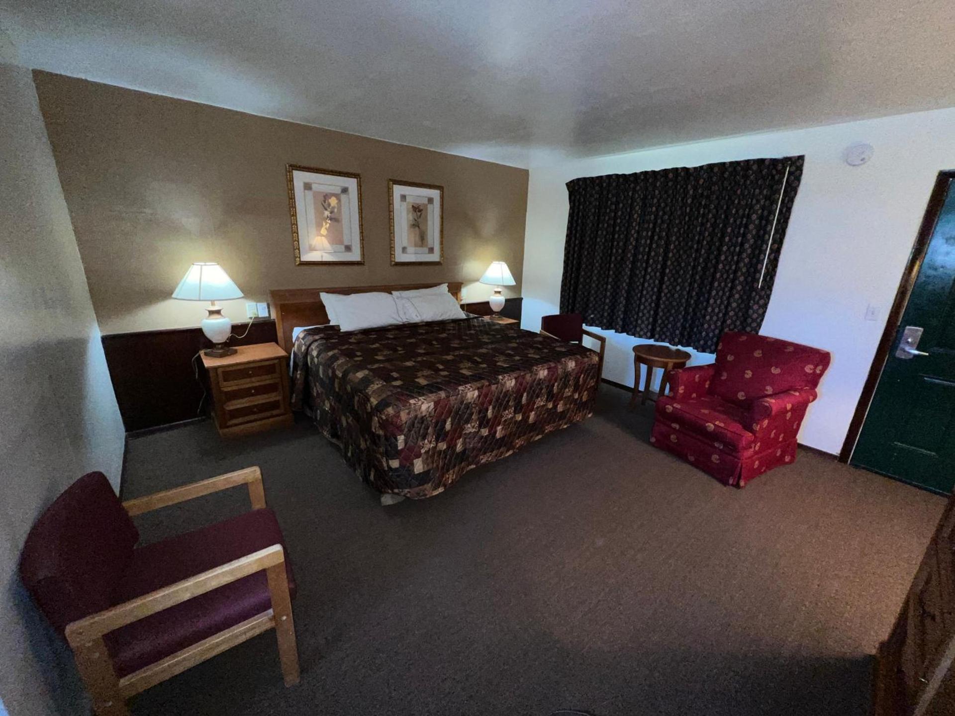 Spinning Wheel Motel photo 4