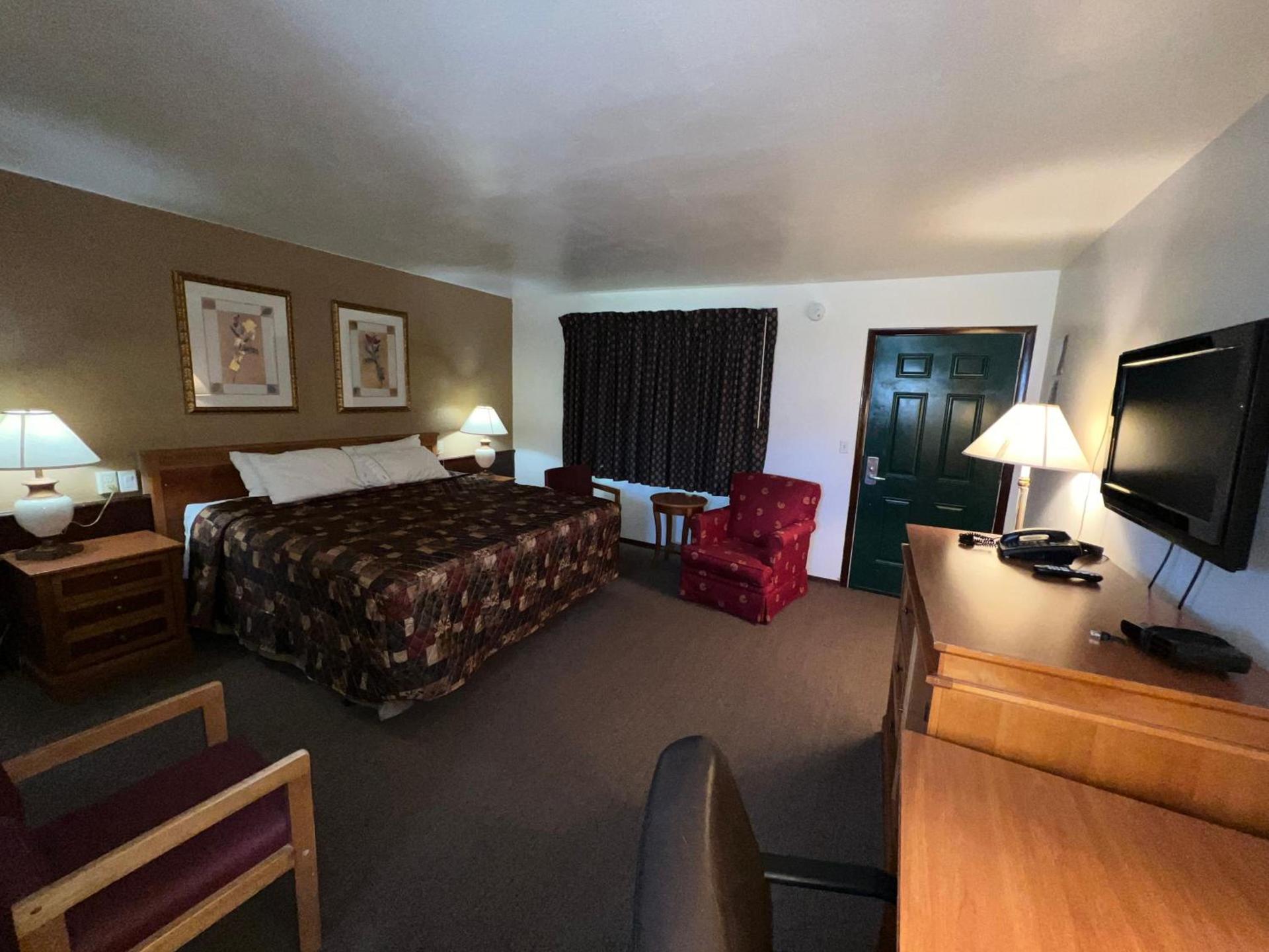 Spinning Wheel Motel photo 5