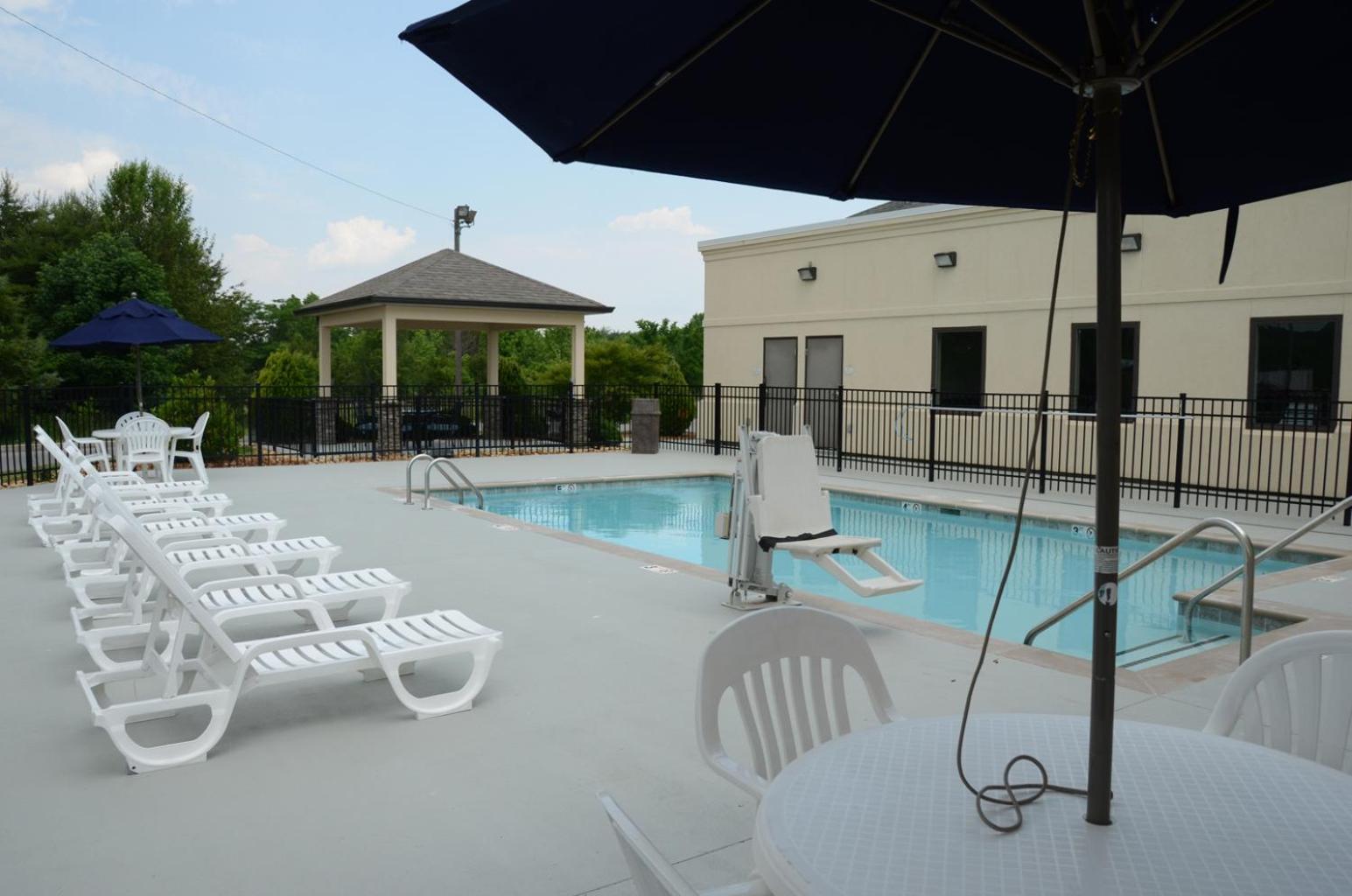 Baymont by Wyndham Clarksville photo 2