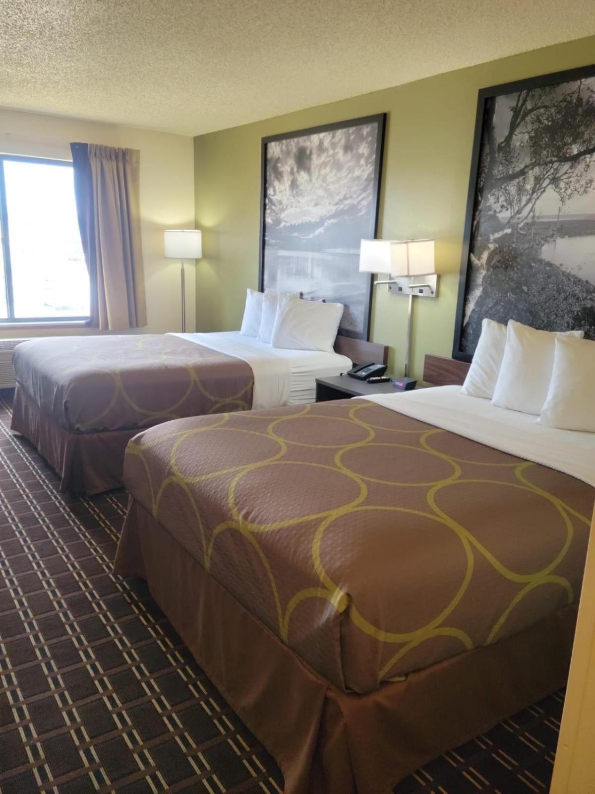 Super 8 by Wyndham Watertown WI photo 12