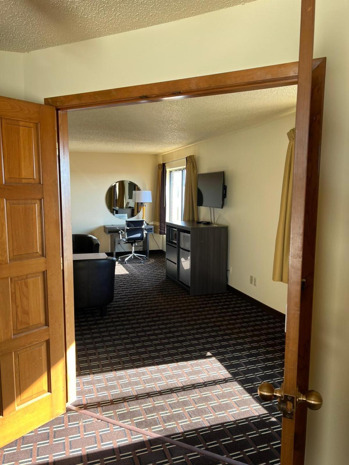 Super 8 by Wyndham Watertown WI photo 15