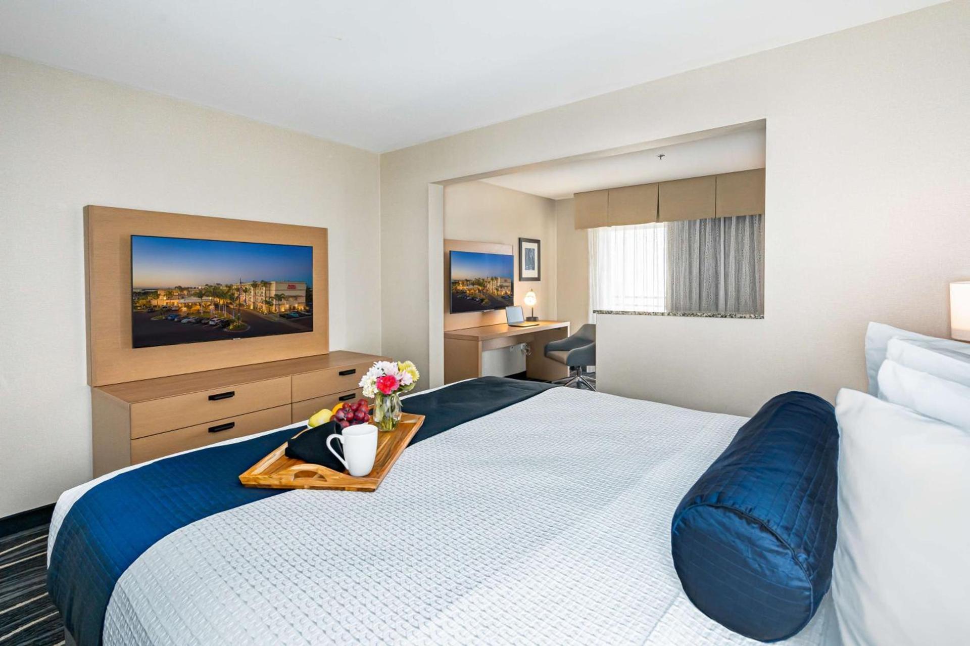 Best Western Plus Marina Gateway Hotel photo 10