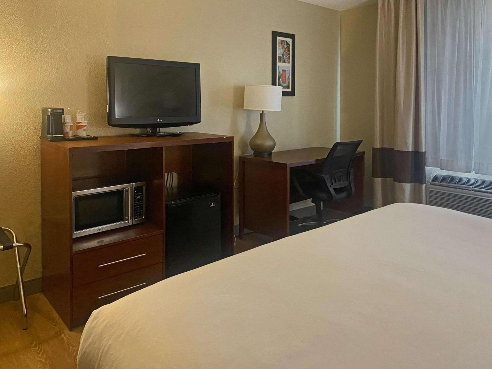 Comfort Inn & Suites Phoenix North - Deer Valley photo 15