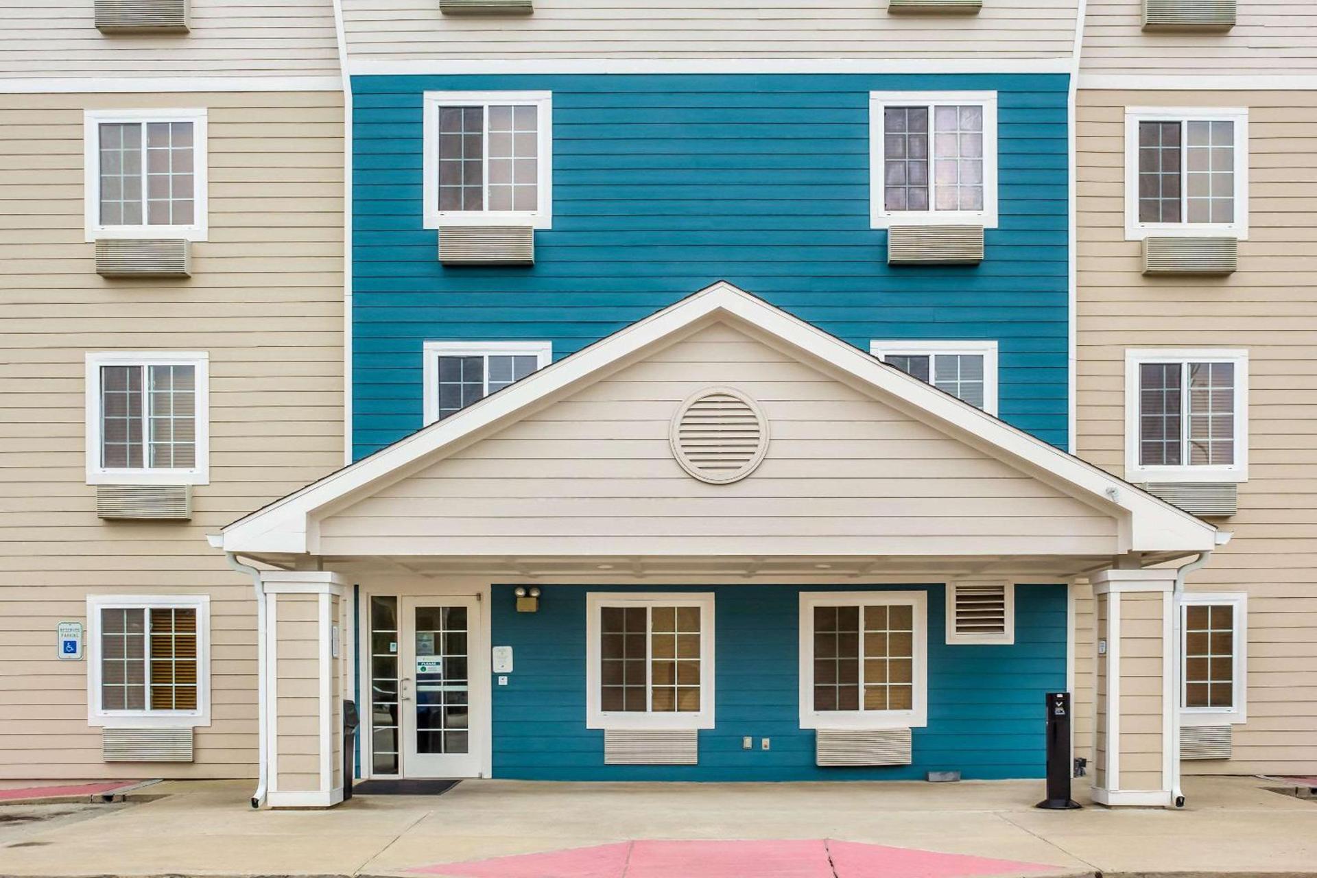 WoodSpring Suites Conroe photo 3