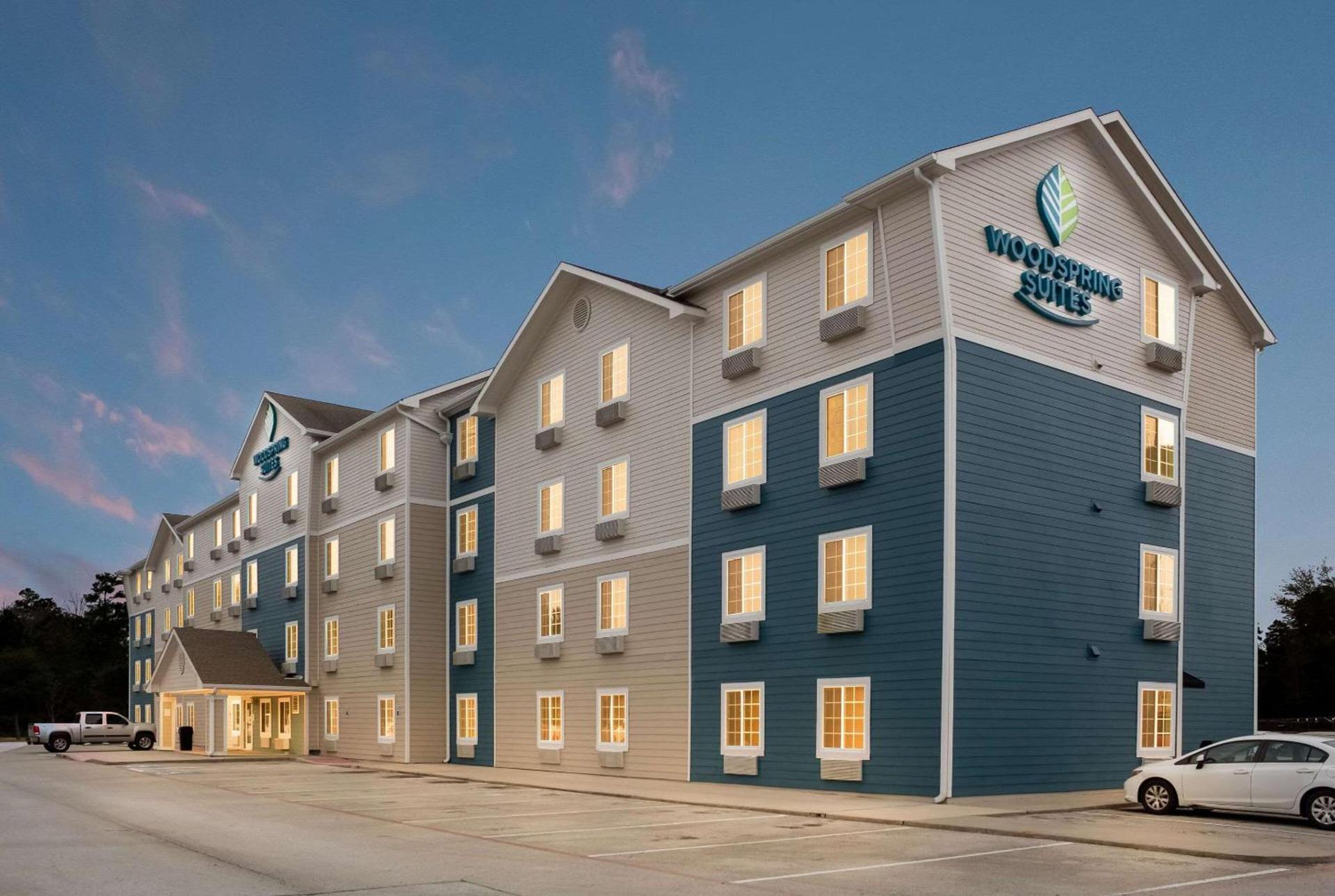 WoodSpring Suites Conroe photo 4
