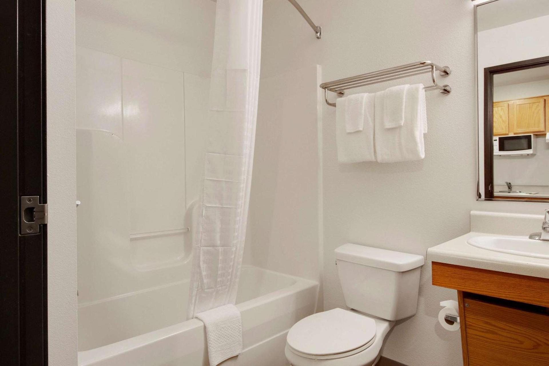 WoodSpring Suites Conroe photo 14