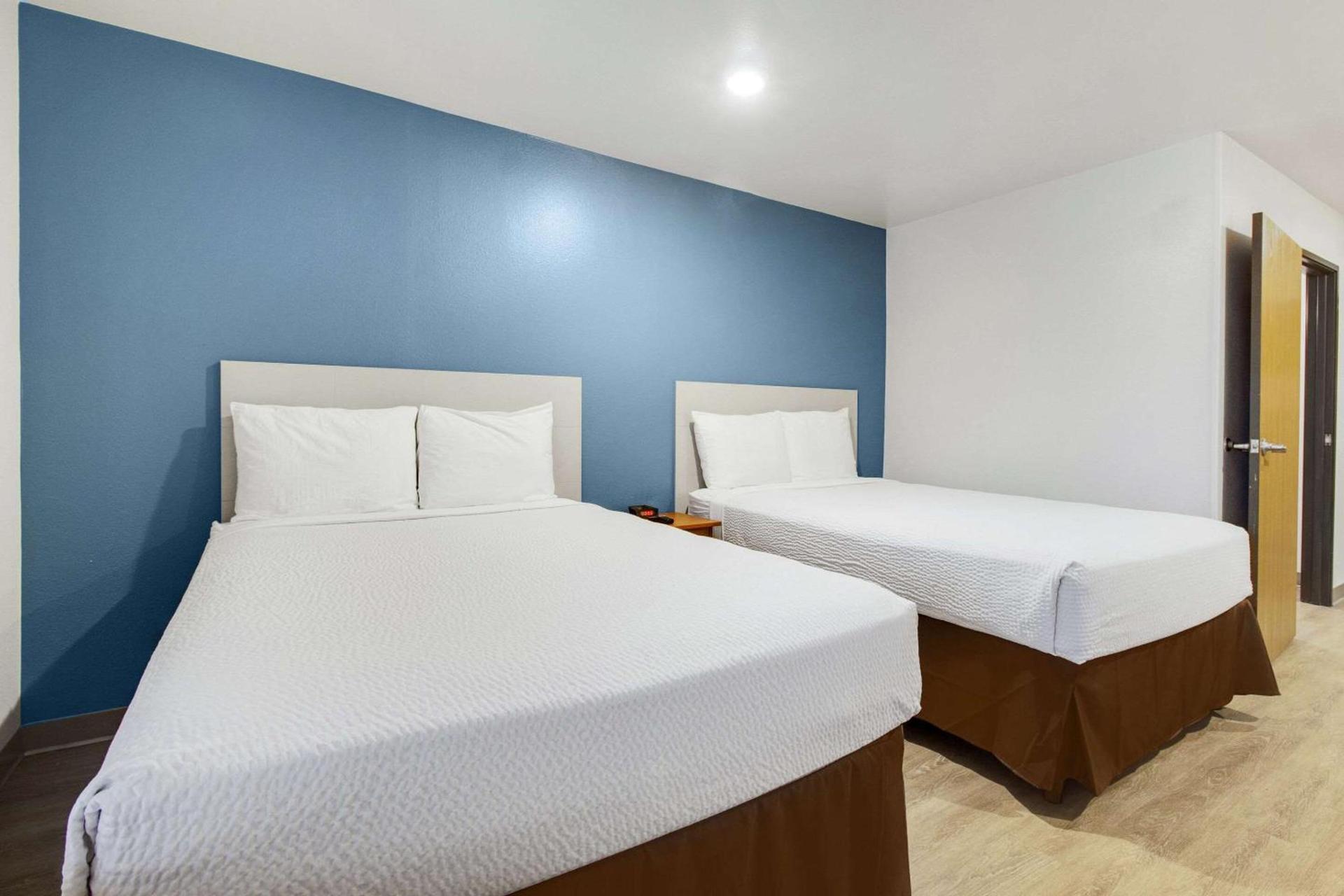WoodSpring Suites Conroe photo 16
