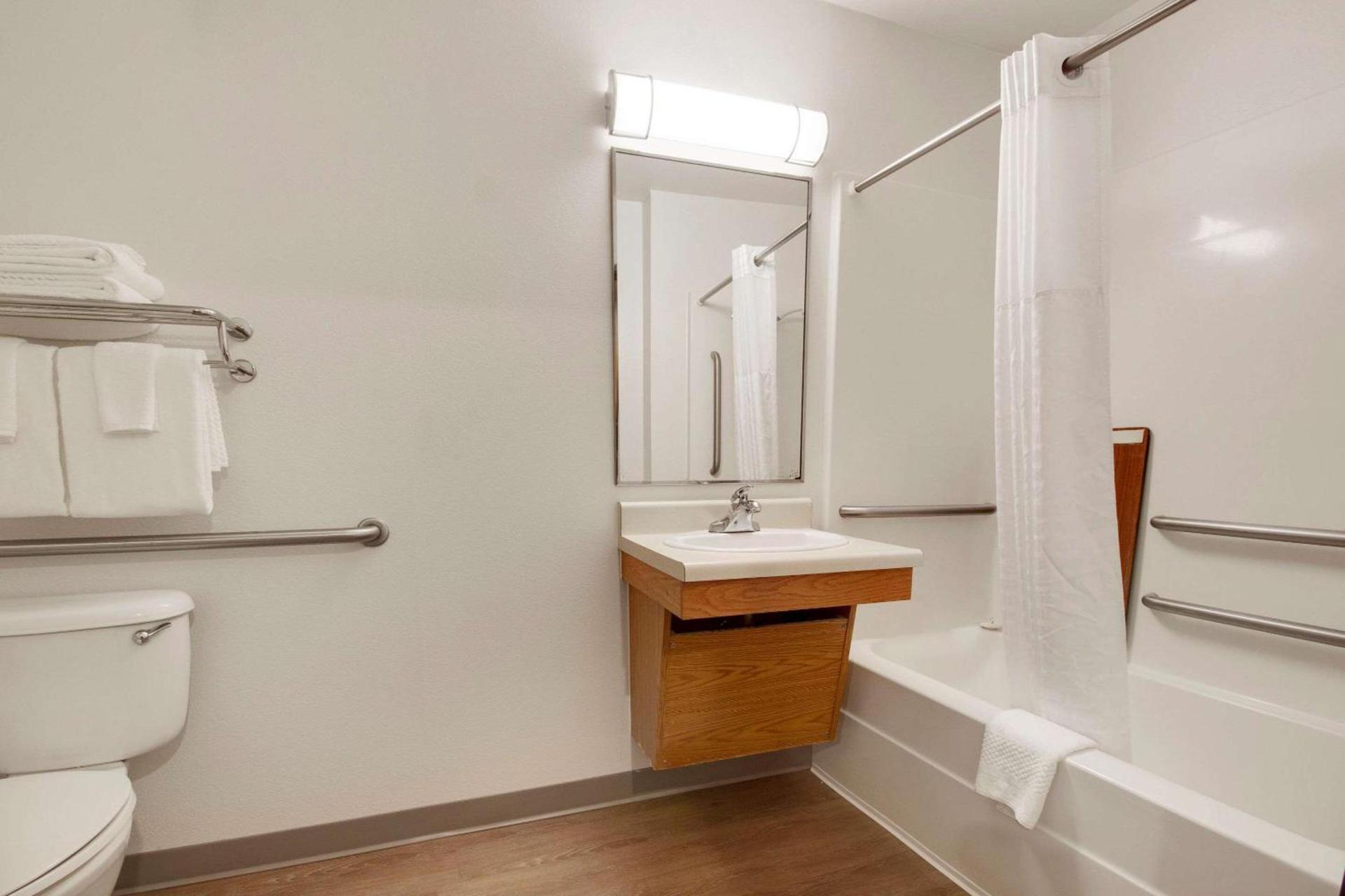 WoodSpring Suites Conroe photo 23