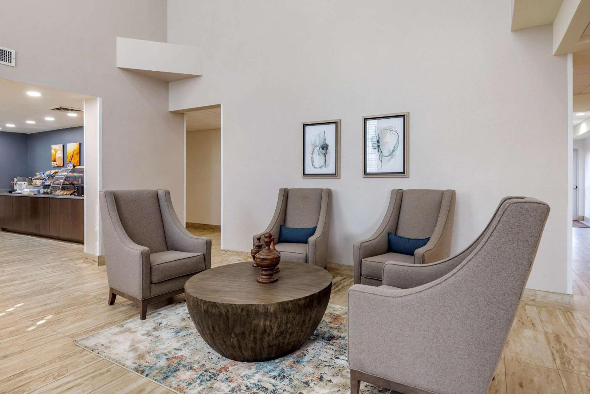 Comfort Suites near Birkdale Village- Huntersville photo 4