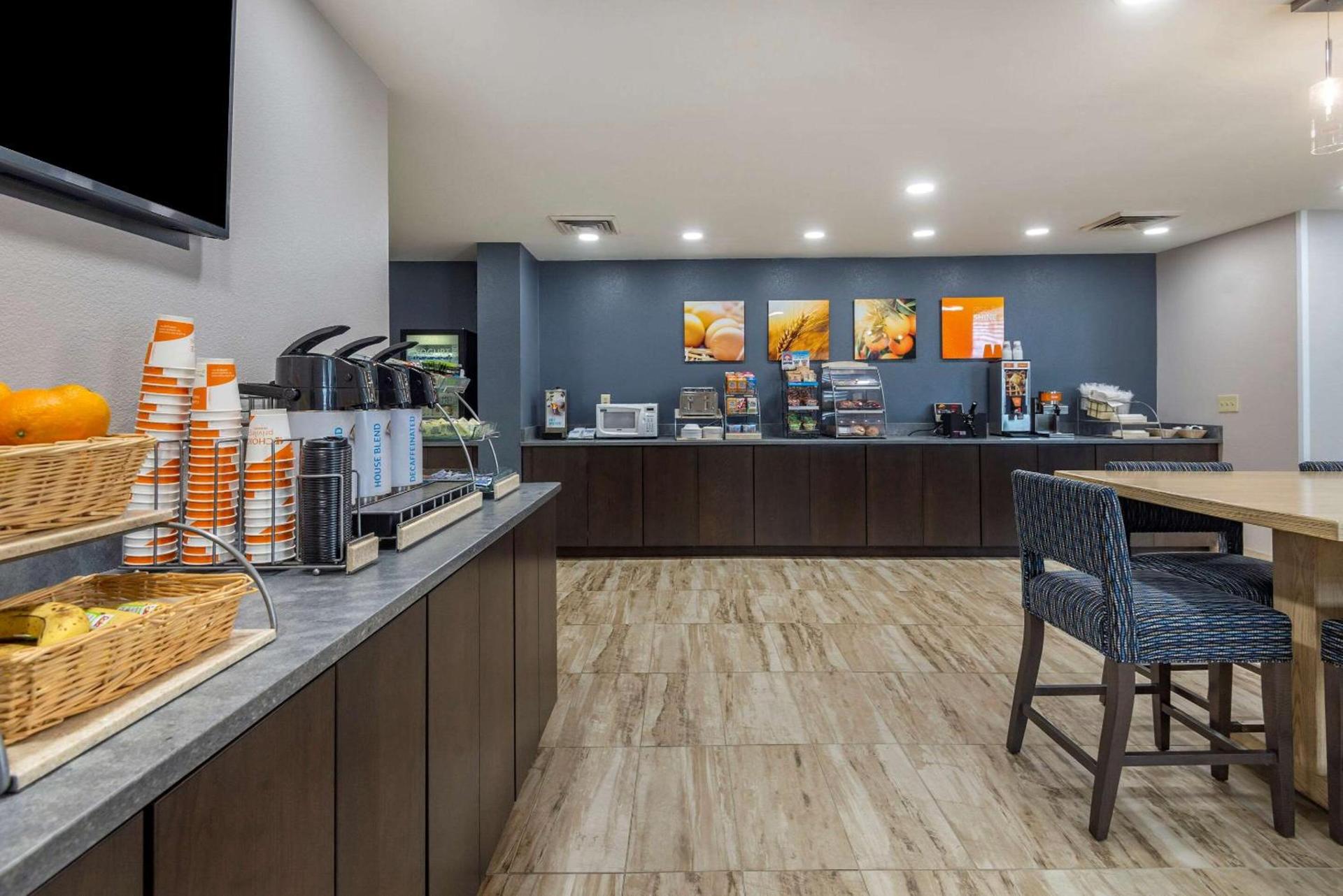 Comfort Suites near Birkdale Village- Huntersville photo 25