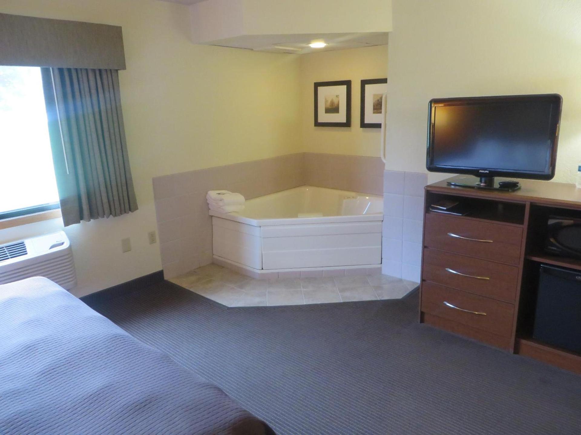 AmericInn by Wyndham Worthington photo 27