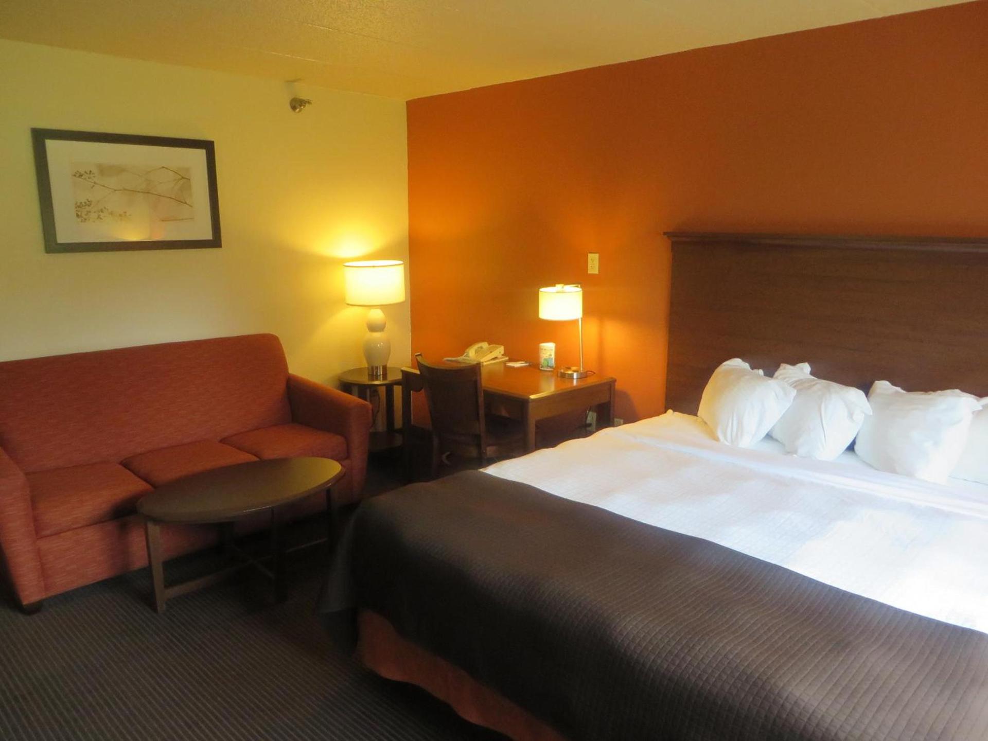 AmericInn by Wyndham Worthington photo 29
