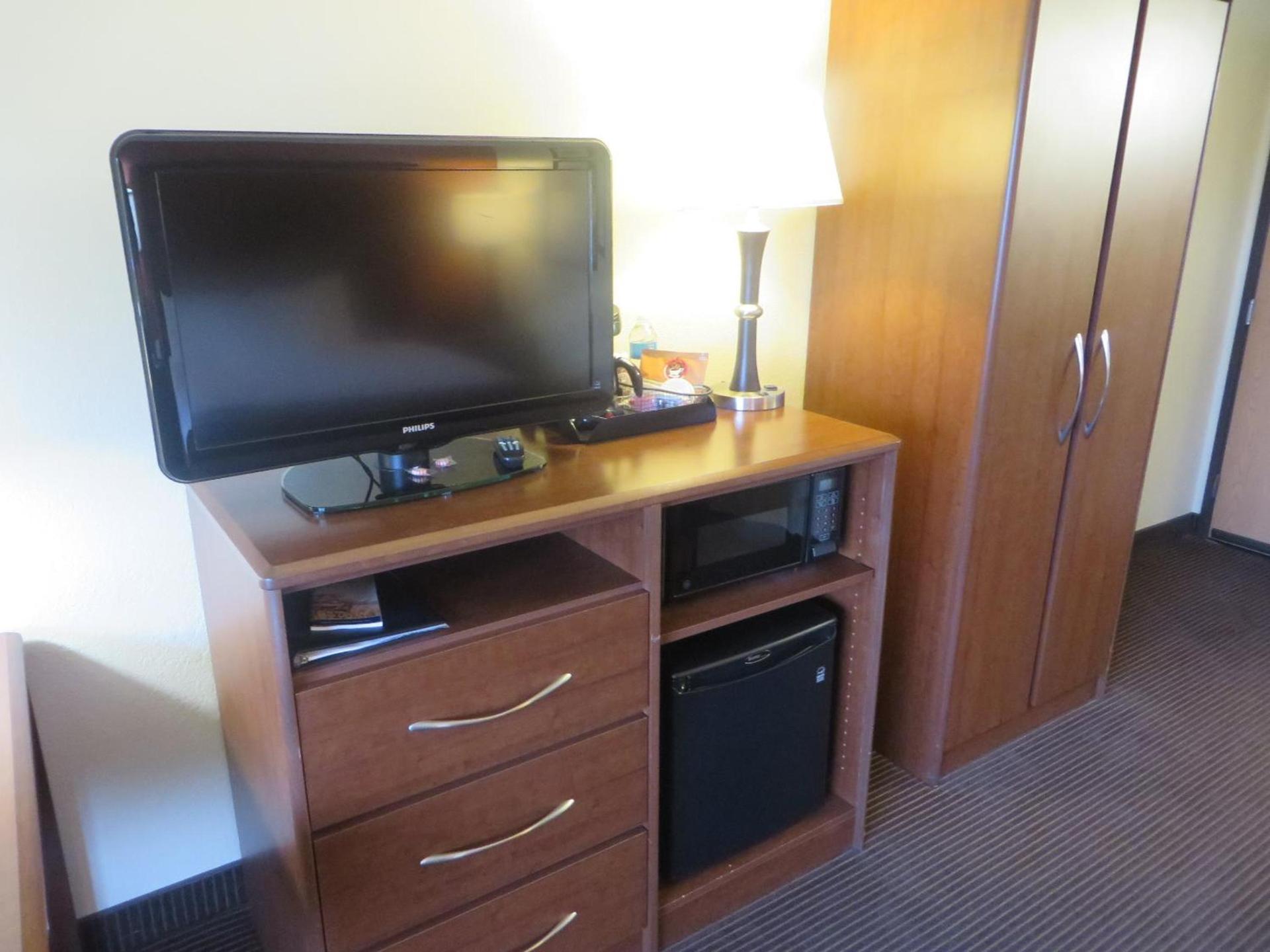 AmericInn by Wyndham Worthington photo 31