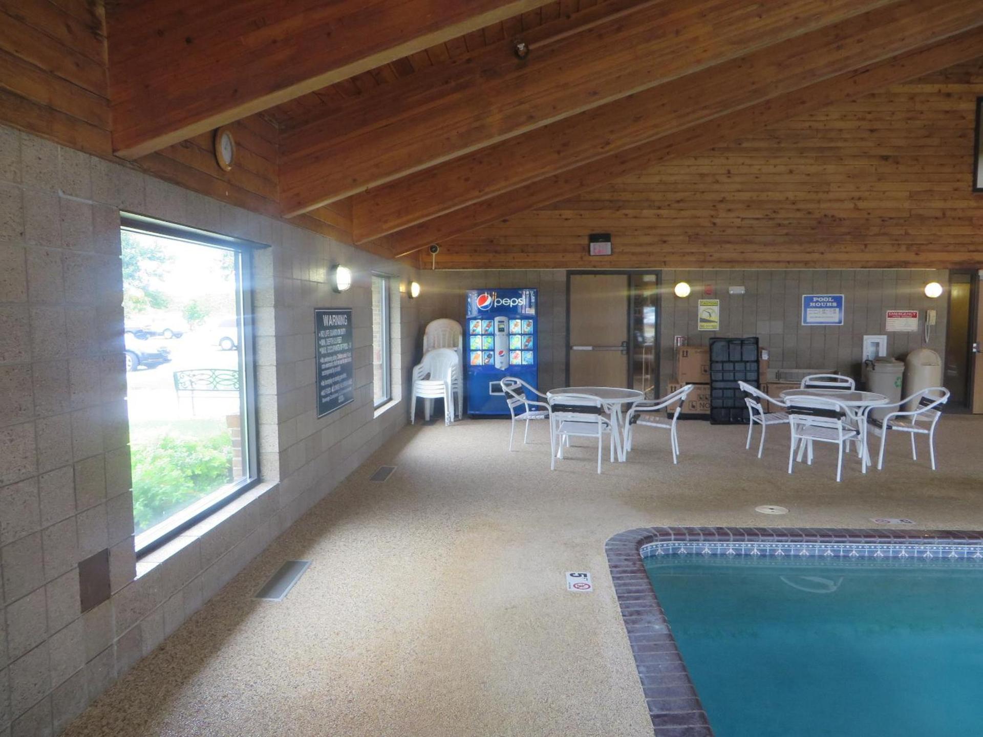 AmericInn by Wyndham Worthington photo 36