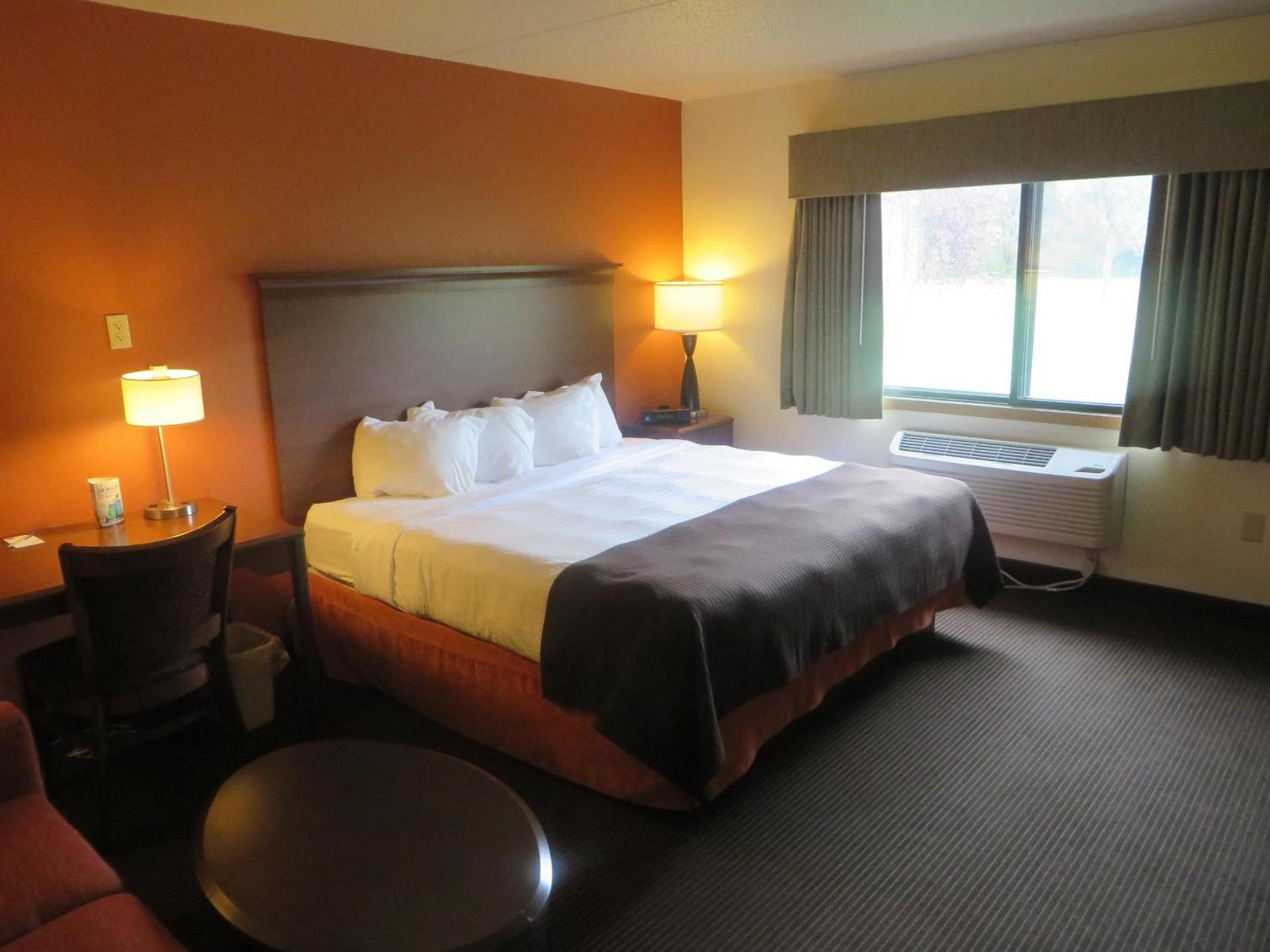 AmericInn by Wyndham Worthington photo 41