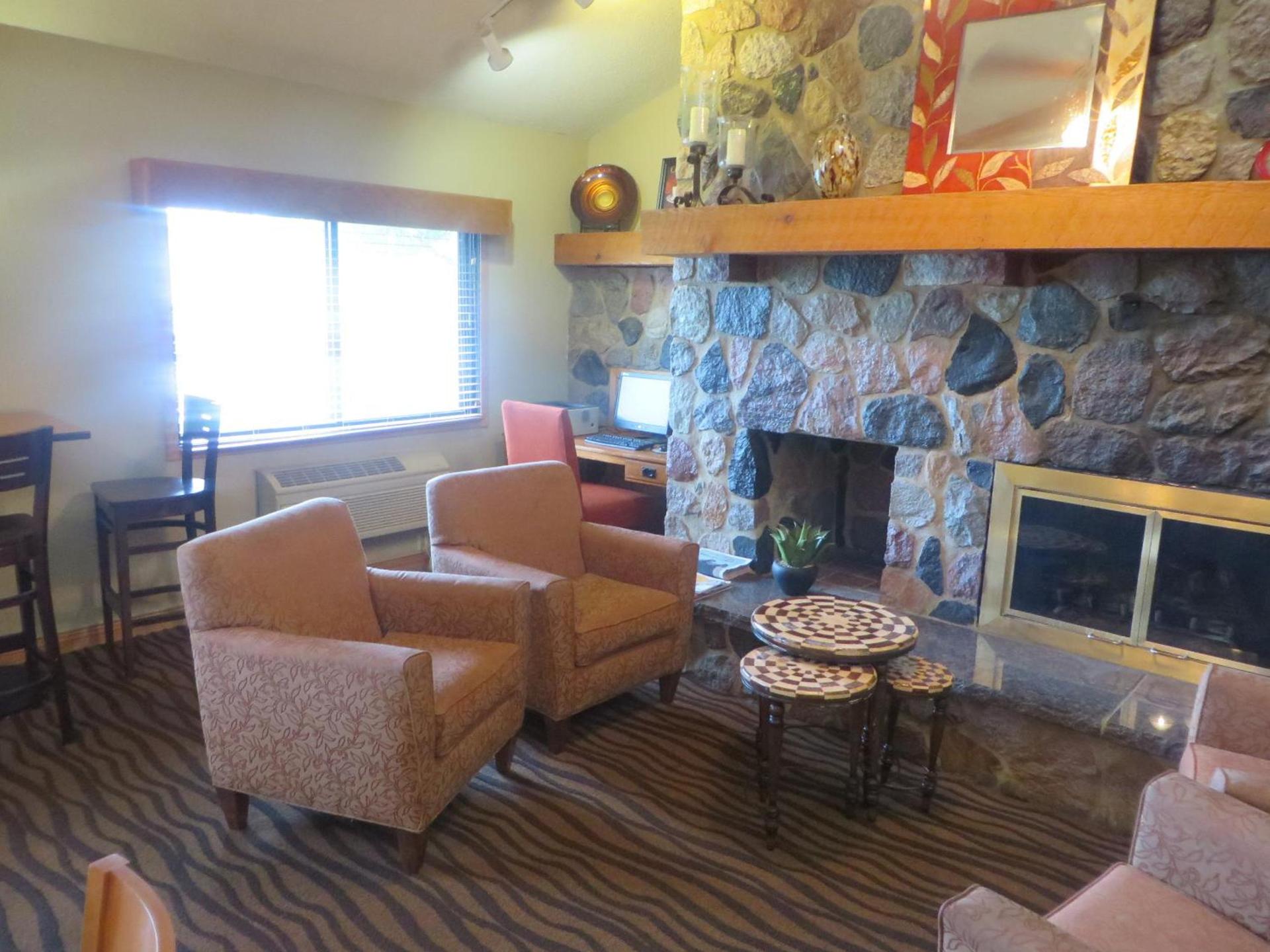 AmericInn by Wyndham Worthington photo 43