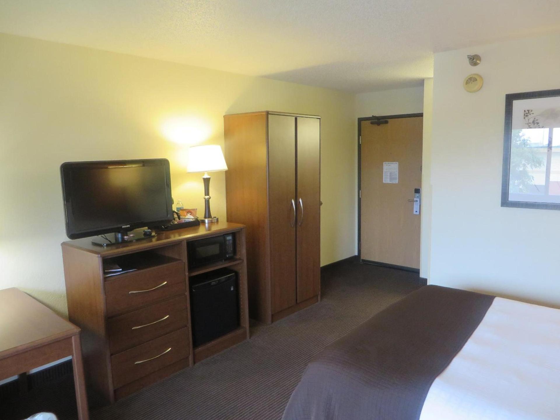 AmericInn by Wyndham Worthington photo 49