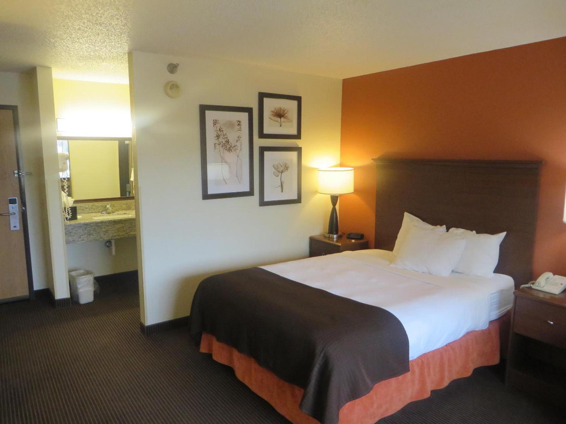 AmericInn by Wyndham Worthington photo 51