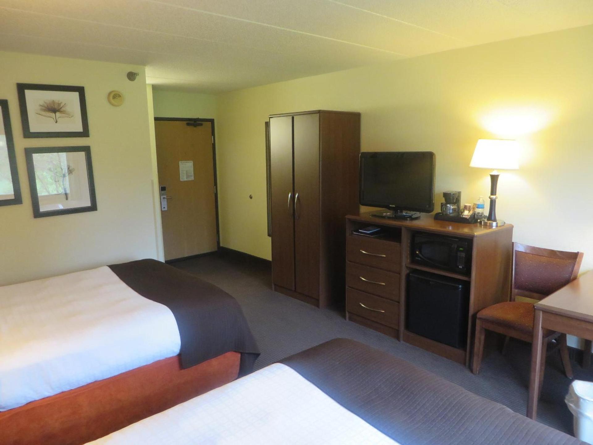 AmericInn by Wyndham Worthington photo 56