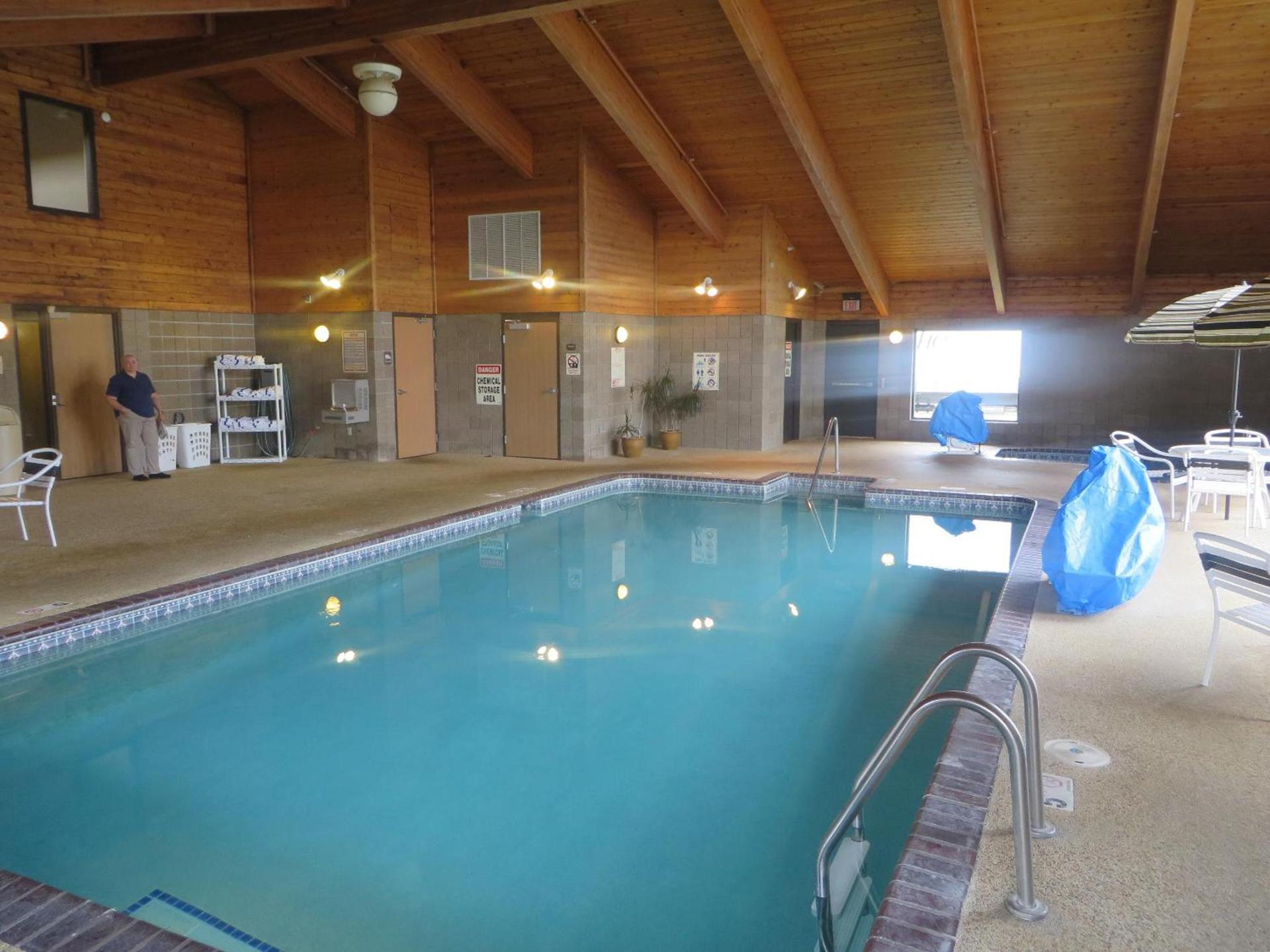 AmericInn by Wyndham Worthington photo 25