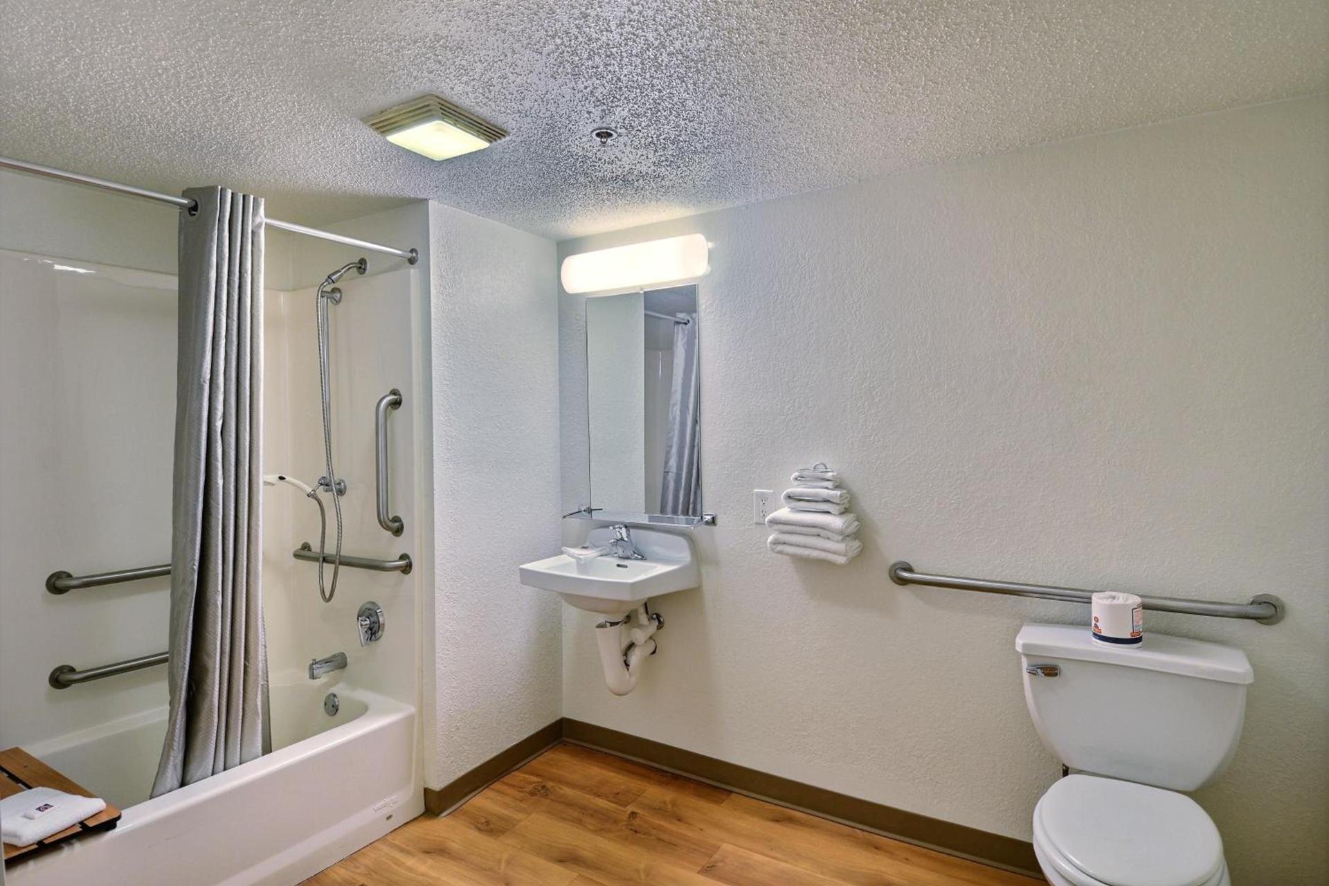 Motel 6-Tewksbury, MA - Boston photo 26