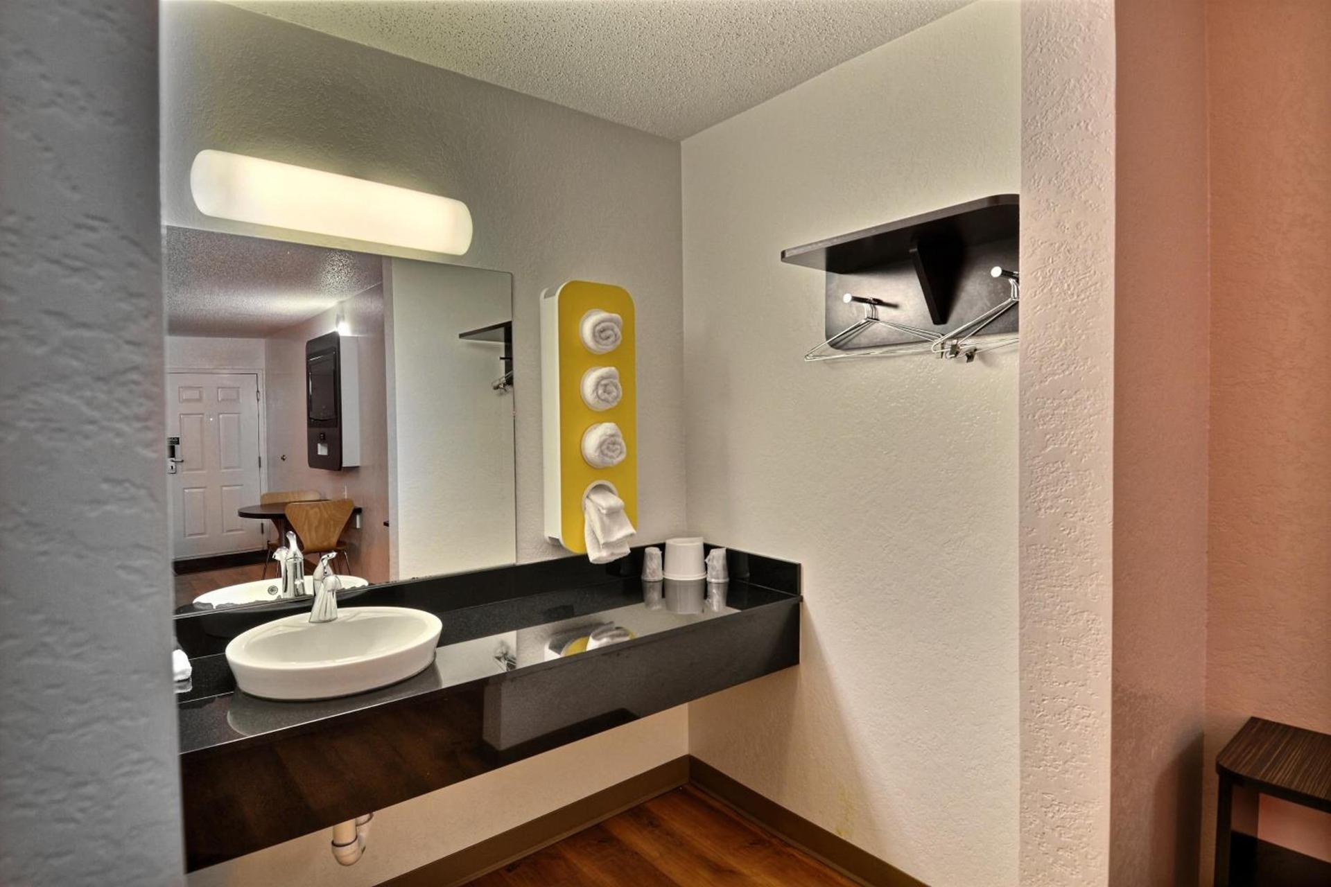 Motel 6-Tewksbury, MA - Boston photo 31