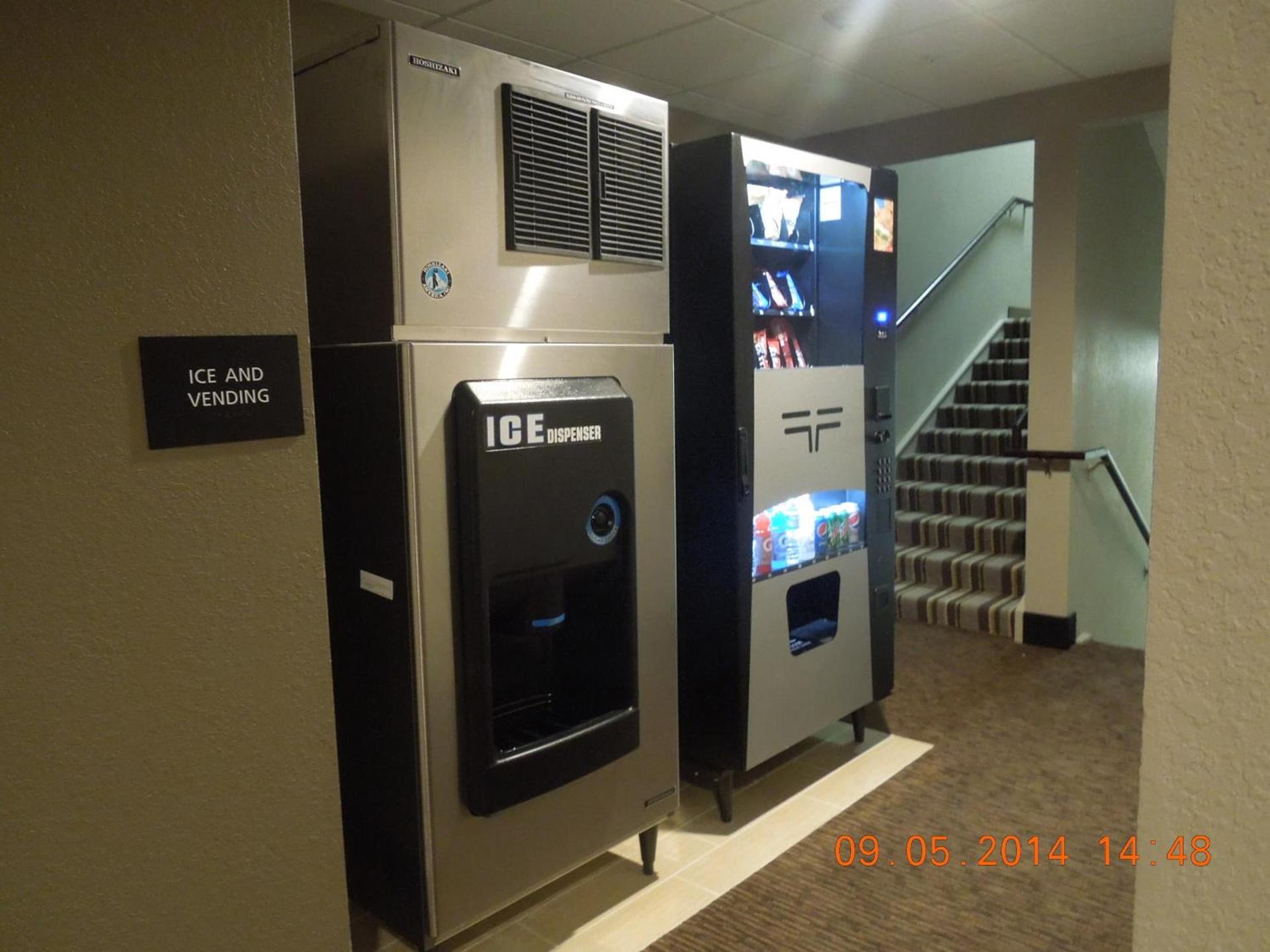 Super 8 by Wyndham Hershey Chocolate Avenue photo 11