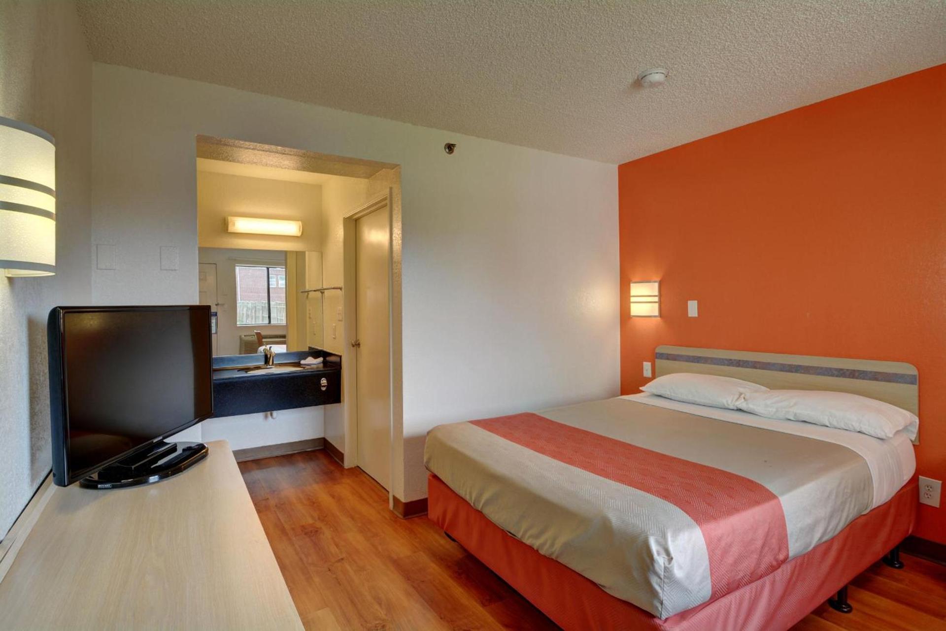 Motel 6-Wethersfield, CT - Hartford photo 25