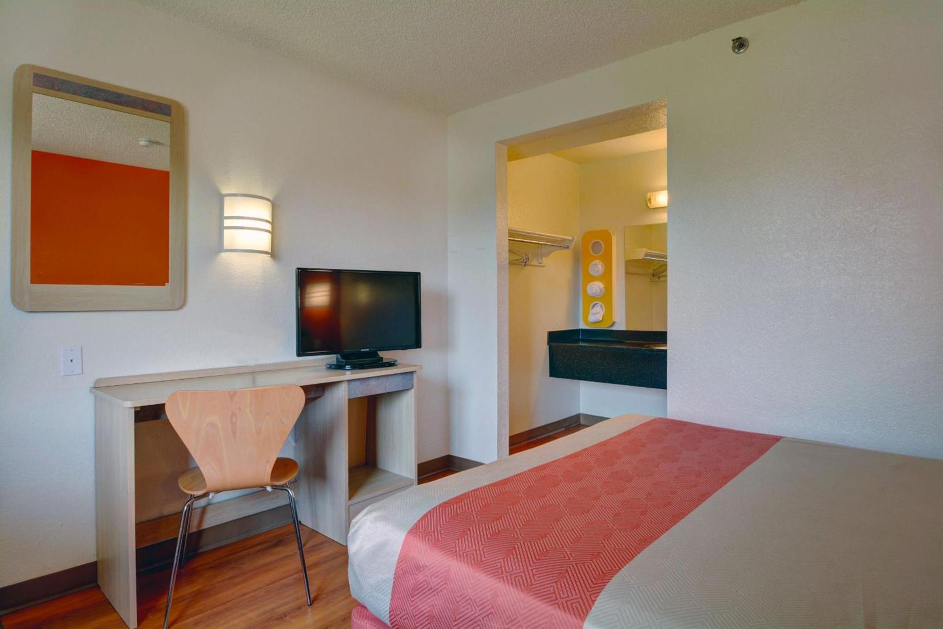 Motel 6-Wethersfield, CT - Hartford photo 26
