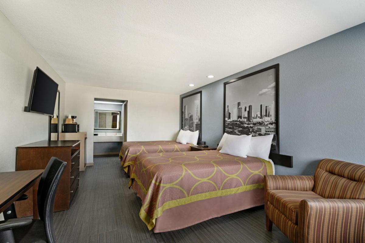 Super 8 by Wyndham Houston/Dtwn/I-610 photo 10