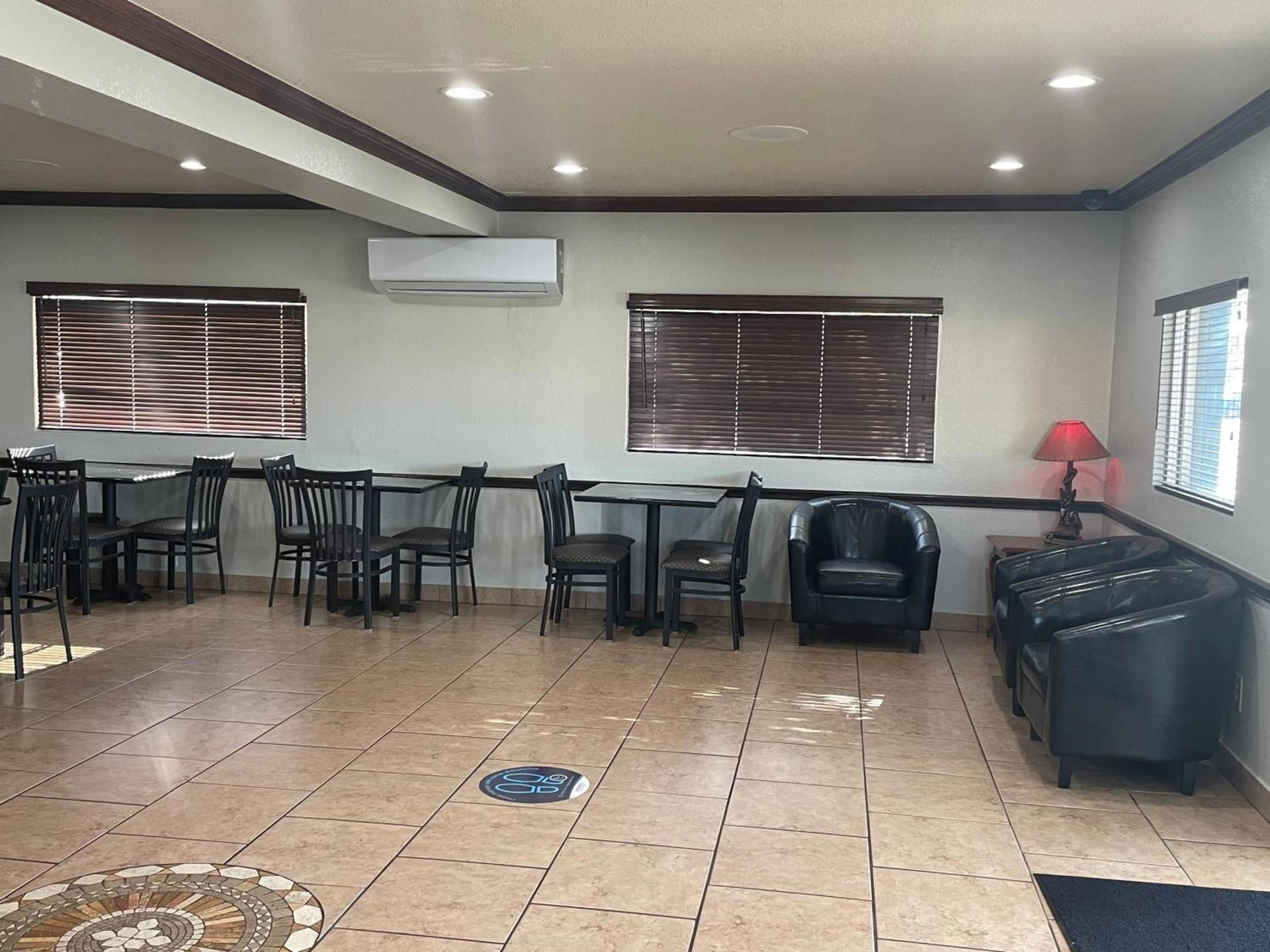 Super 8 by Wyndham Amarillo Central TX photo 53