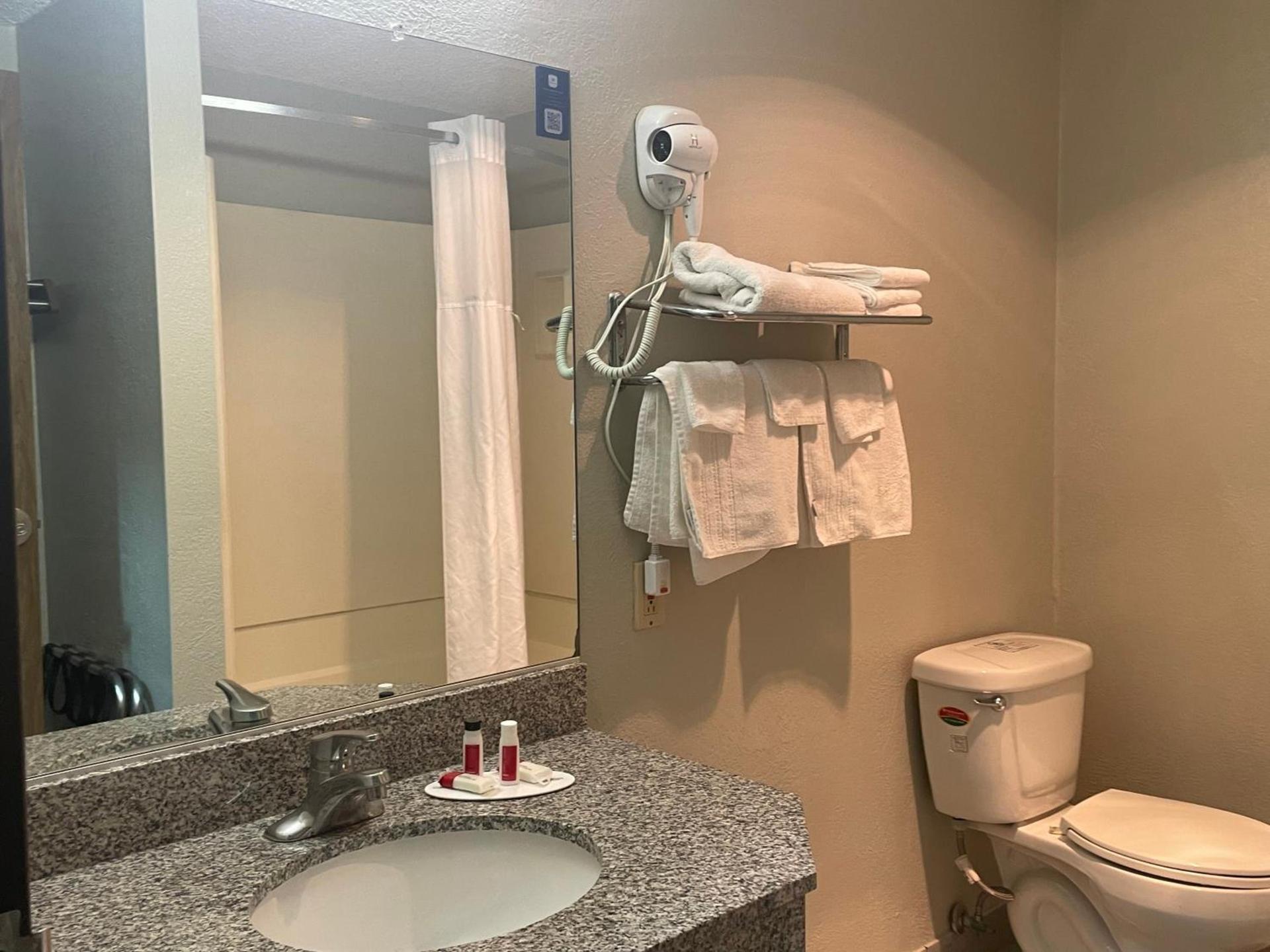 Super 8 by Wyndham Amarillo Central TX photo 52