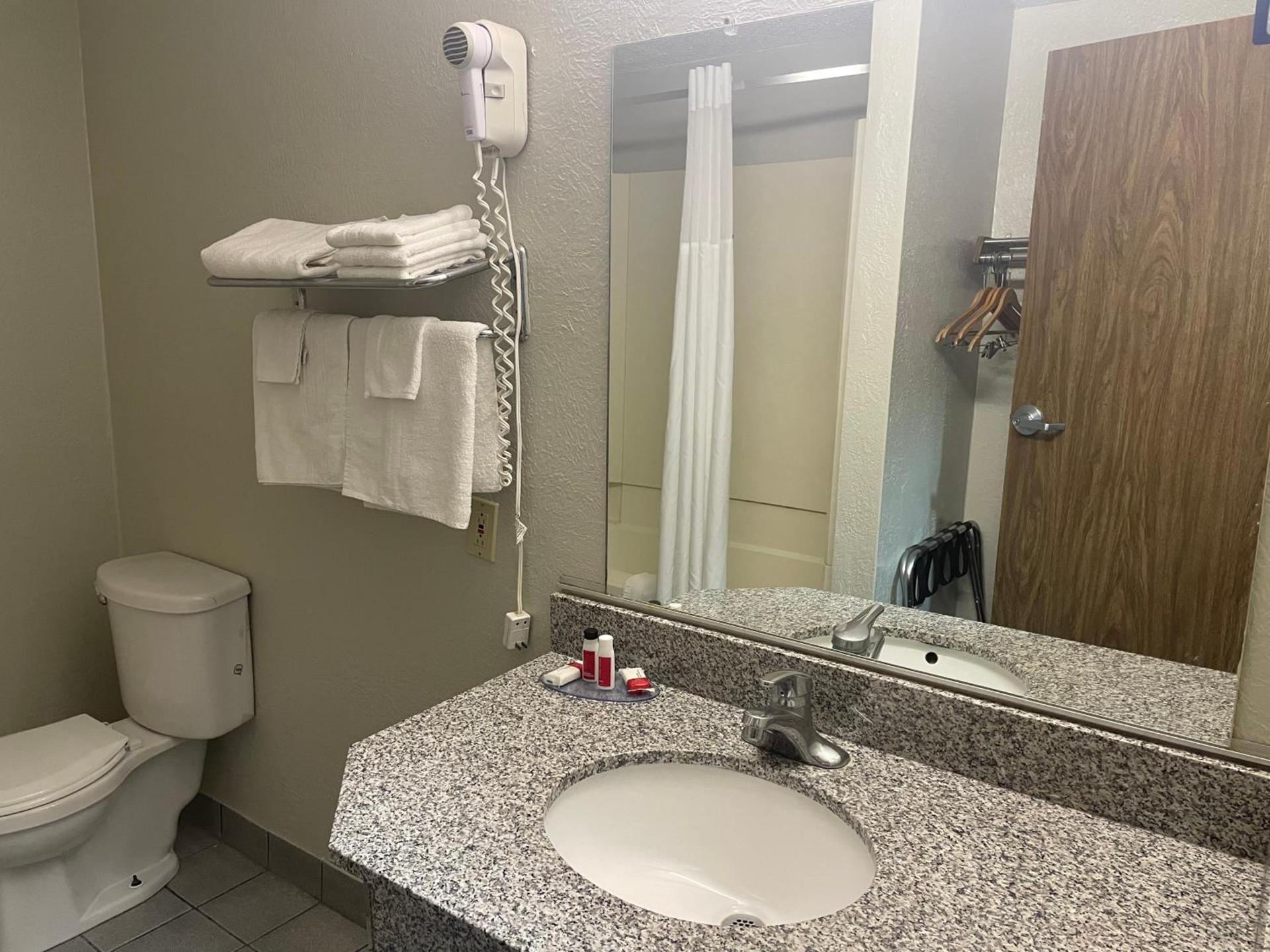 Super 8 by Wyndham Amarillo Central TX photo 60
