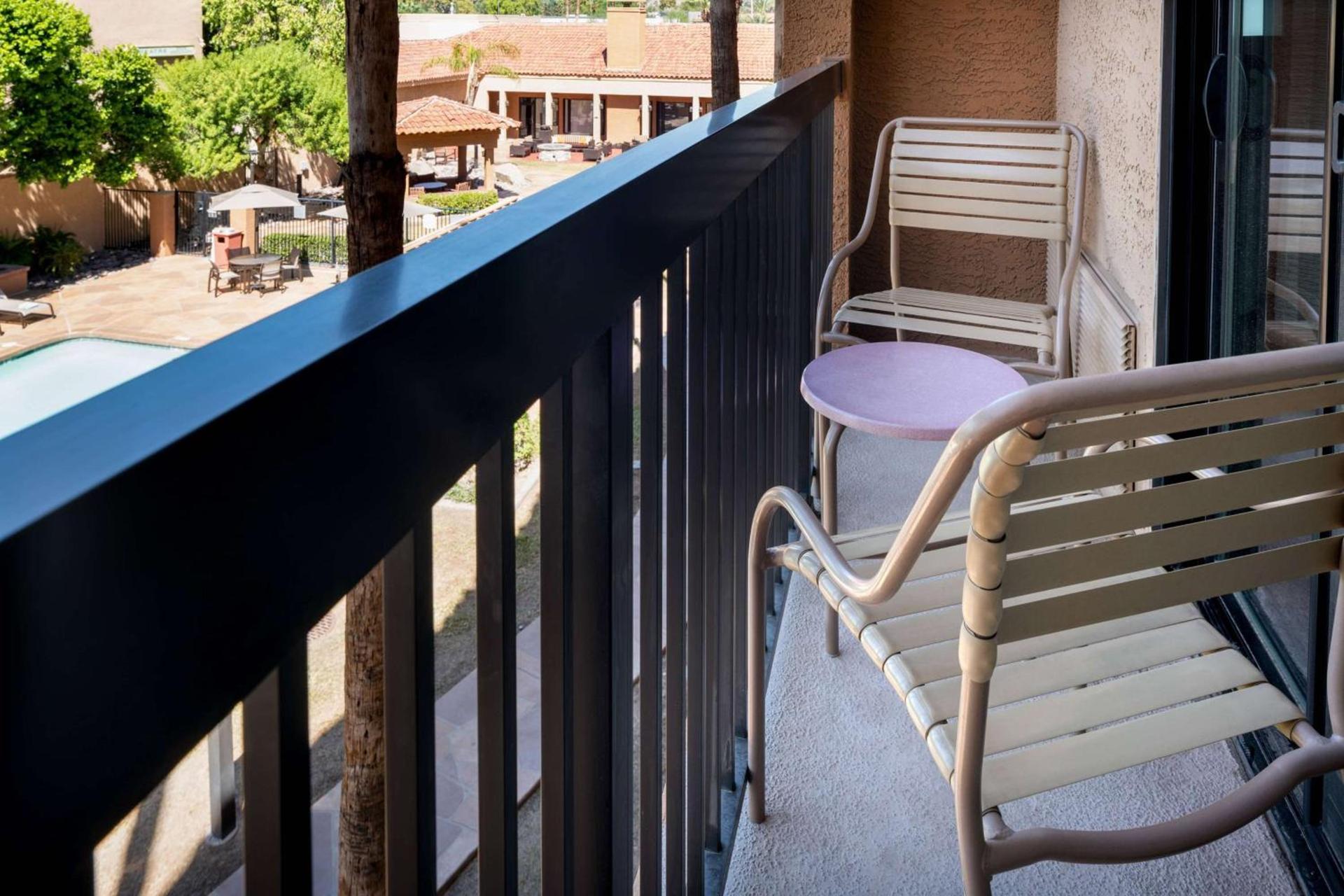 Sonesta Select Phoenix Camelback photo 11
