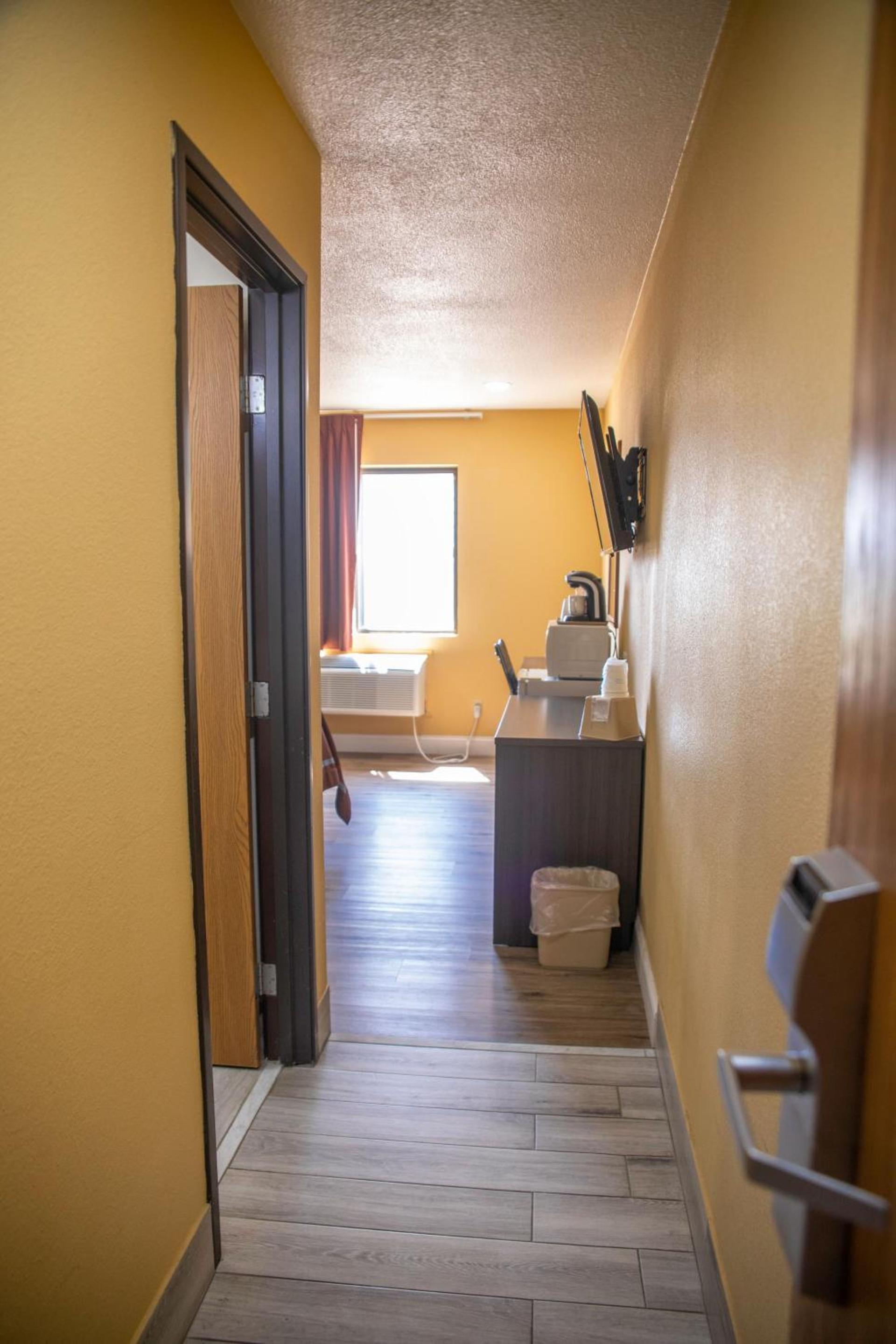 Super 8 by Wyndham Mountain Home photo 18