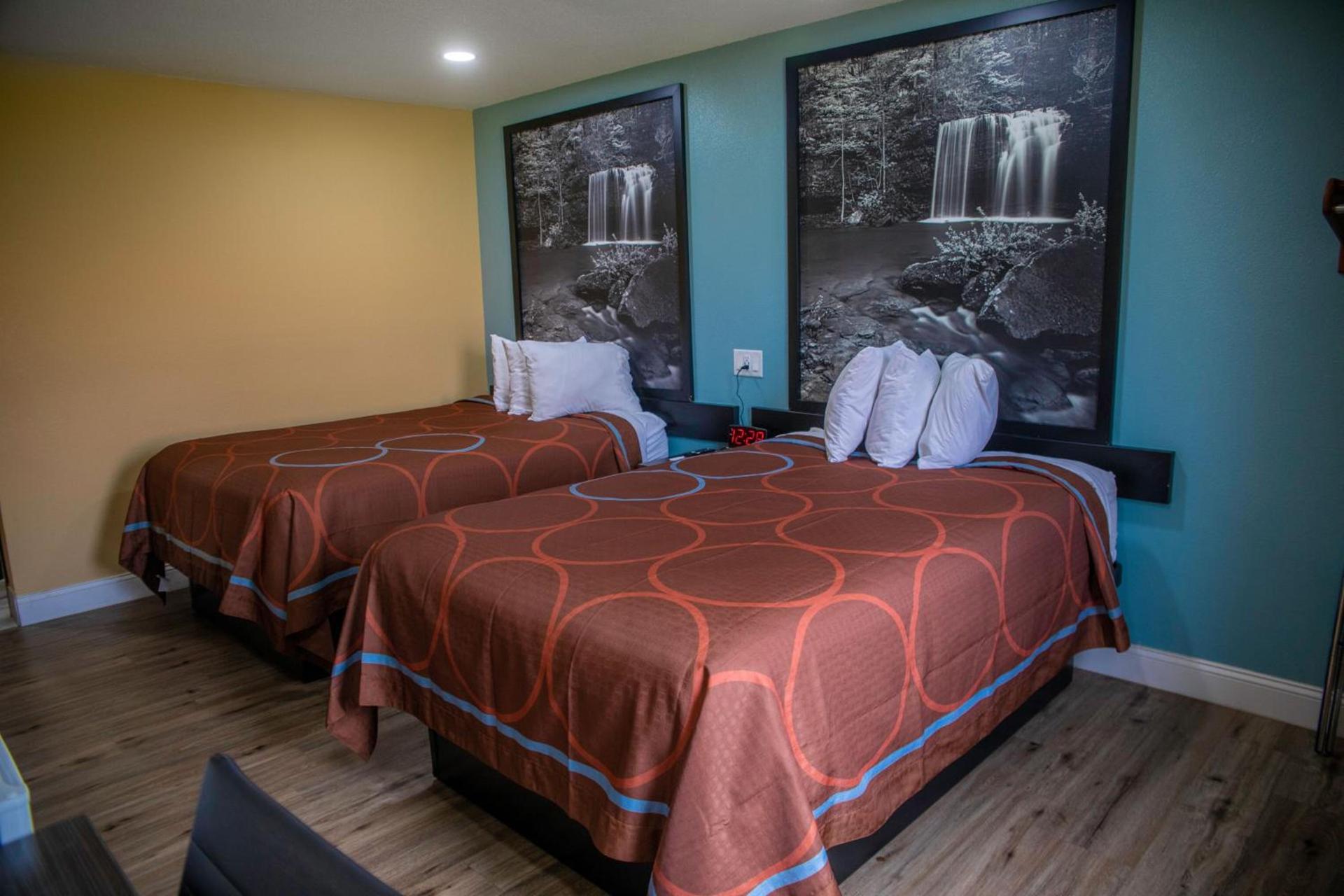 Super 8 by Wyndham Mountain Home photo 29