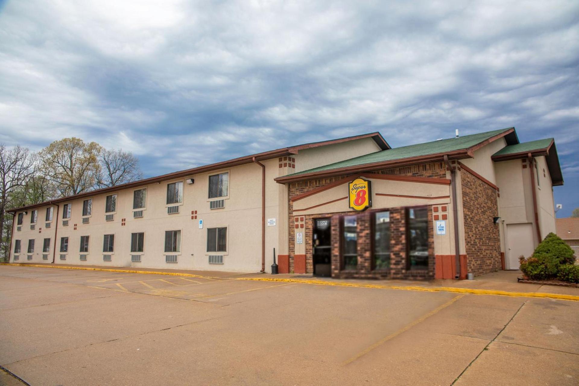 Super 8 by Wyndham Mountain Home photo 39