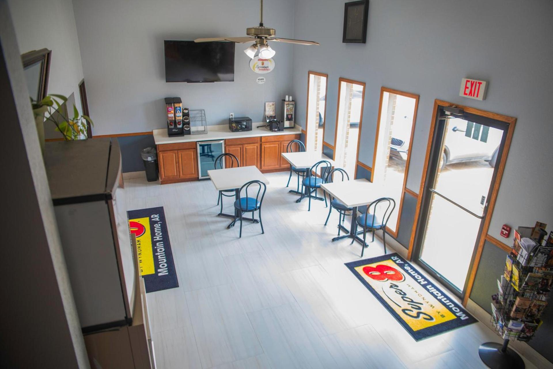 Super 8 by Wyndham Mountain Home photo 43
