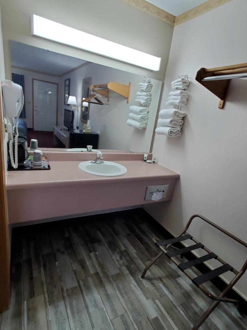 Twelve Oaks Inn photo 7