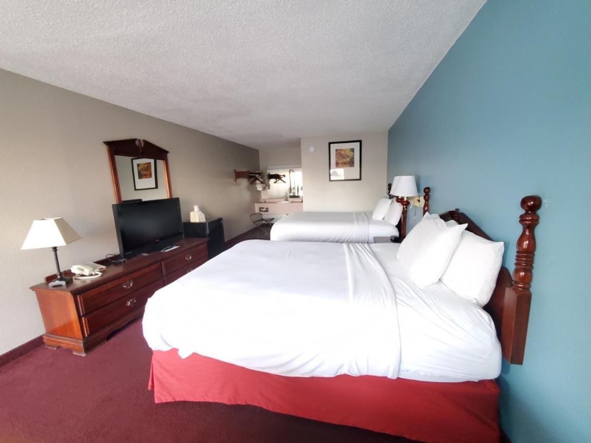 Twelve Oaks Inn photo 3
