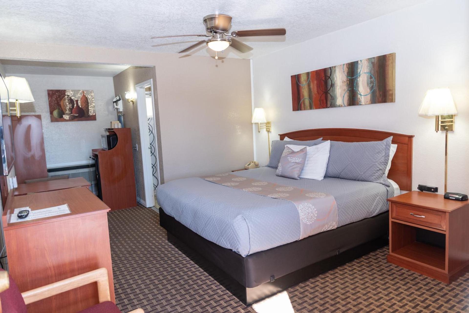 Esquire Inn photo 43