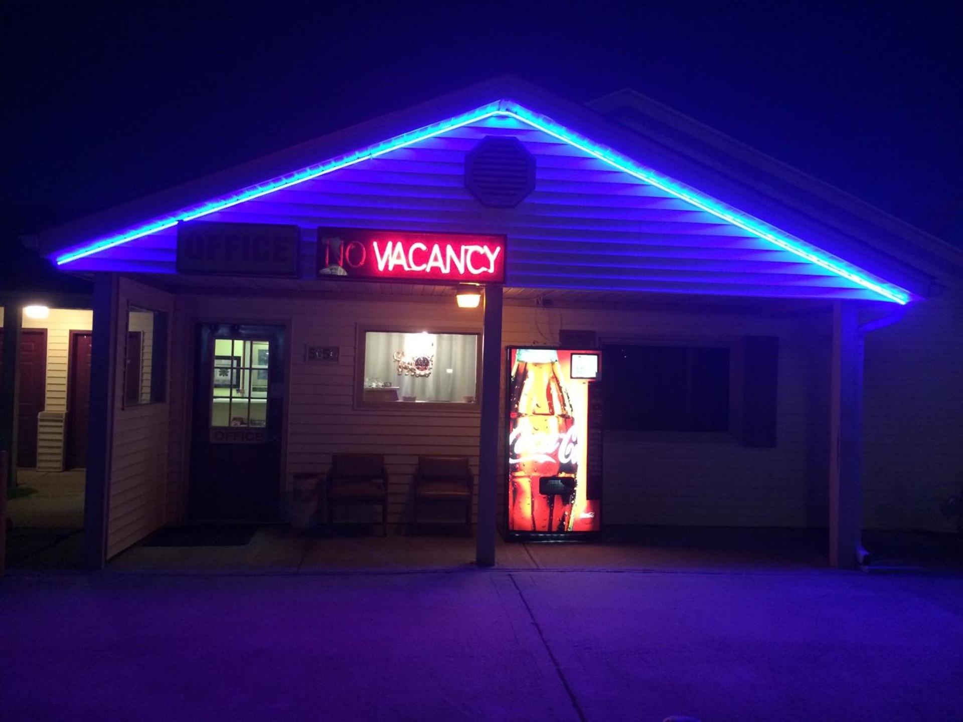 Super 7 Motel — hotel in Sedalia