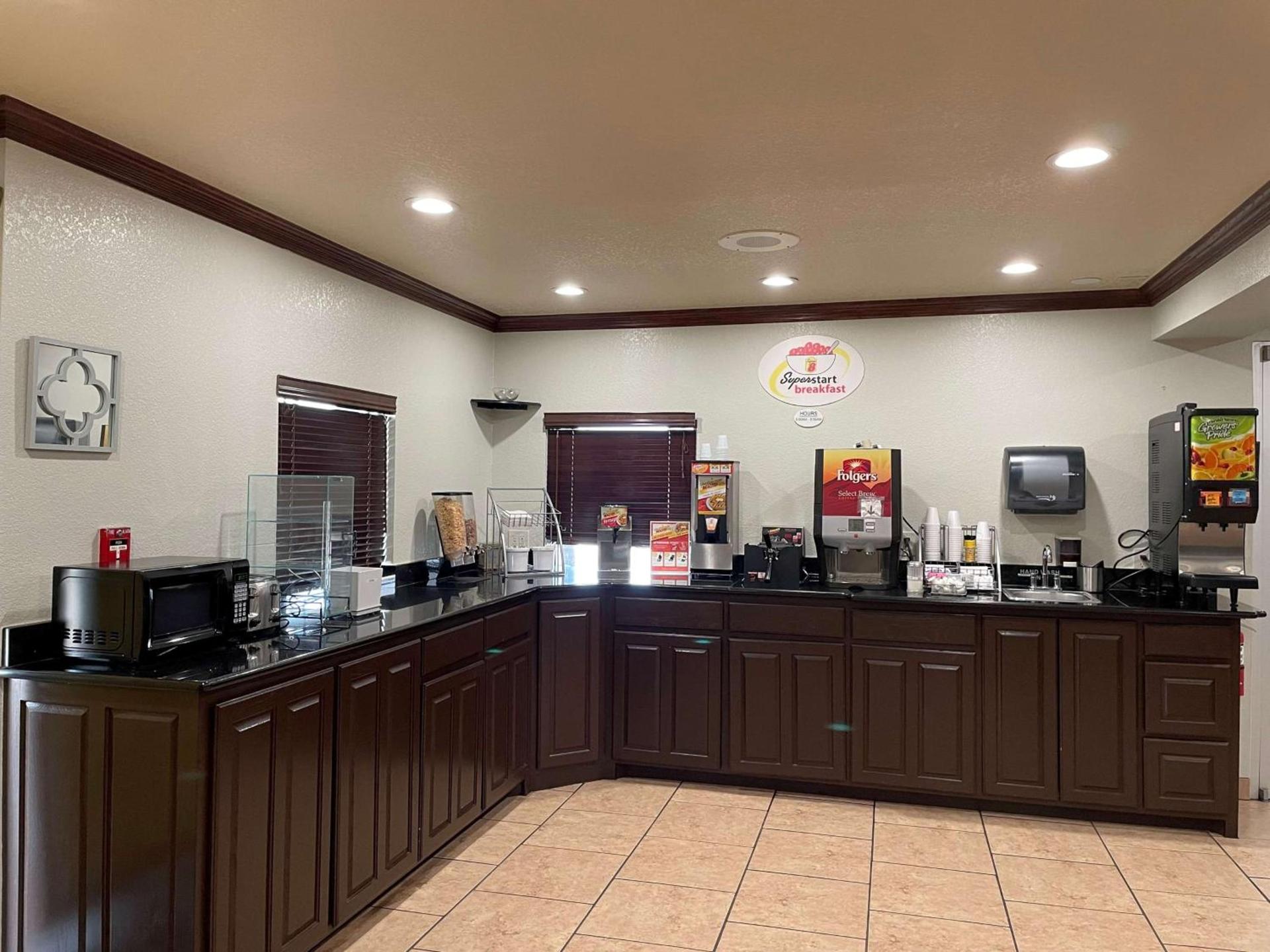 Super 8 by Wyndham Amarillo Central TX photo 29