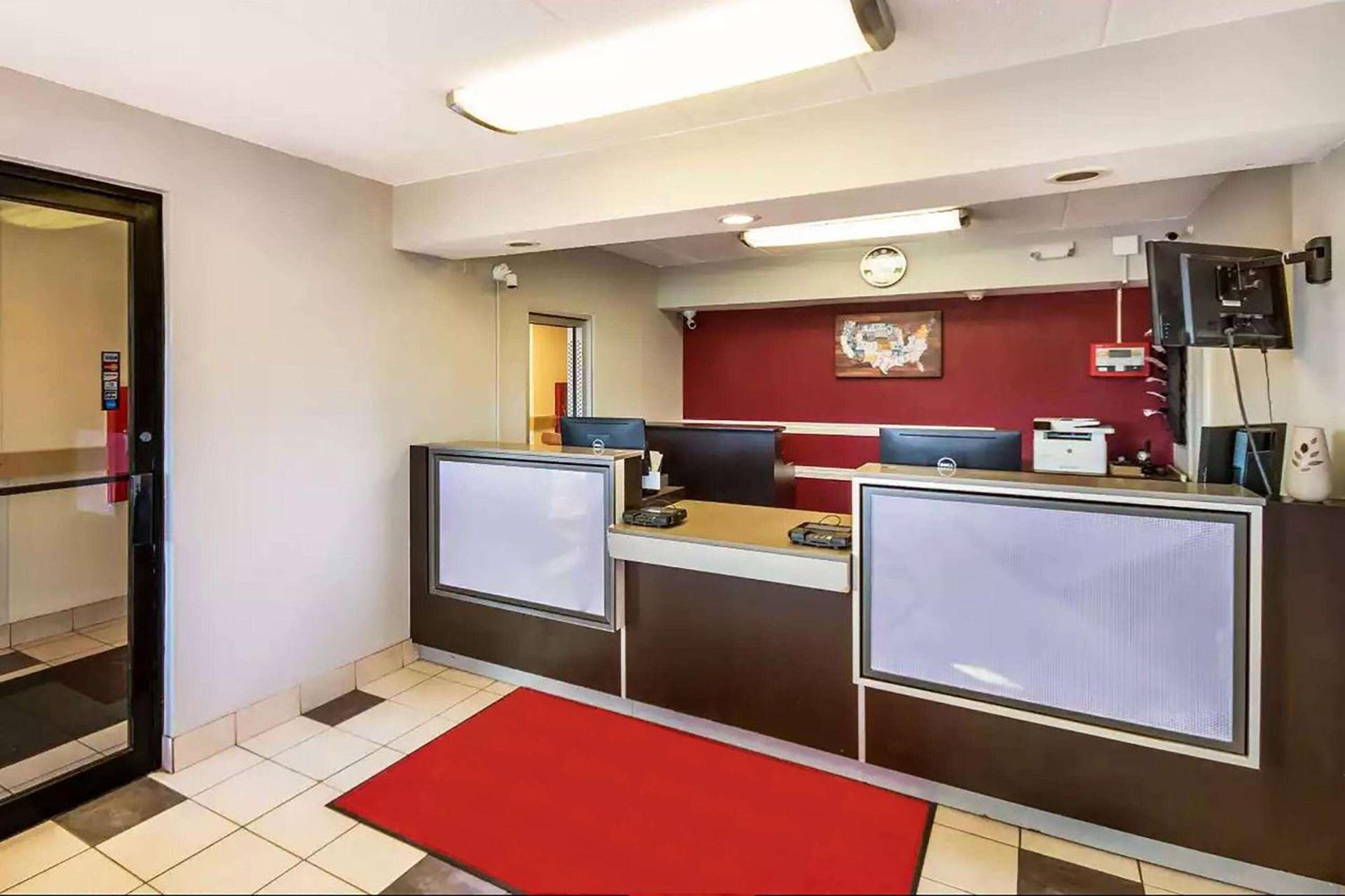 Days Inn by Wyndham Charleston WV photo 2